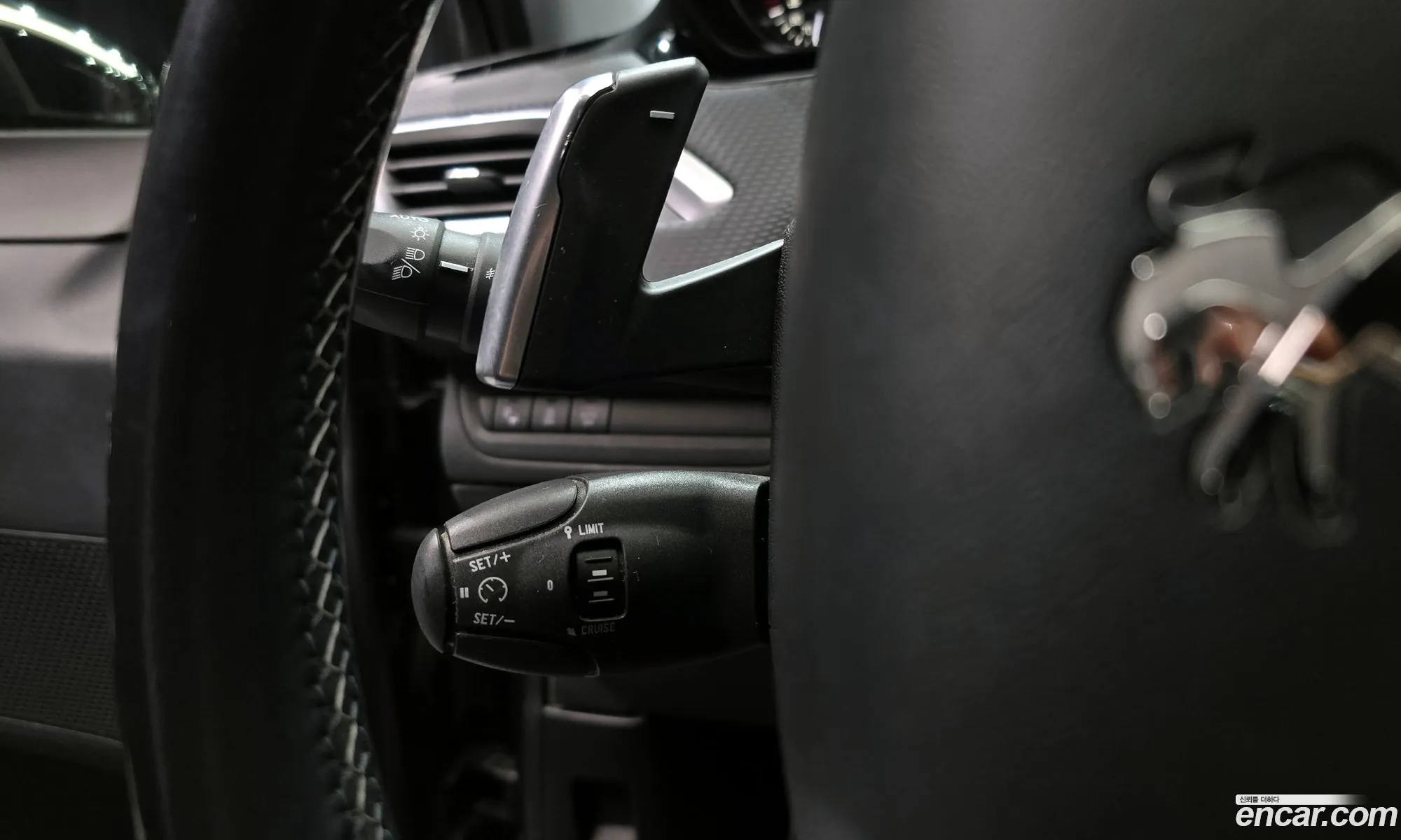 Peugeot 2008 2016 VF3CUBHYMGY043606 — 2