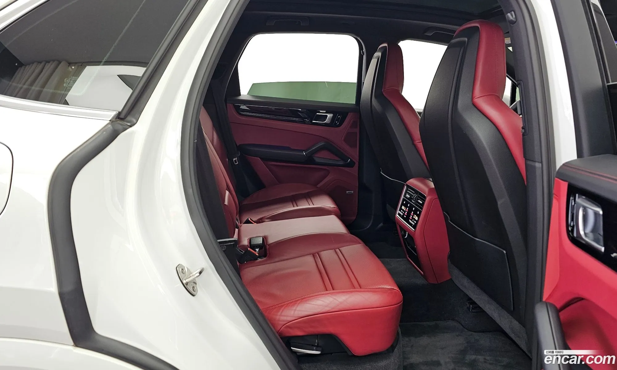 Porsche Cayenne 2019 WP1AA29Y7KDA23923 — 19