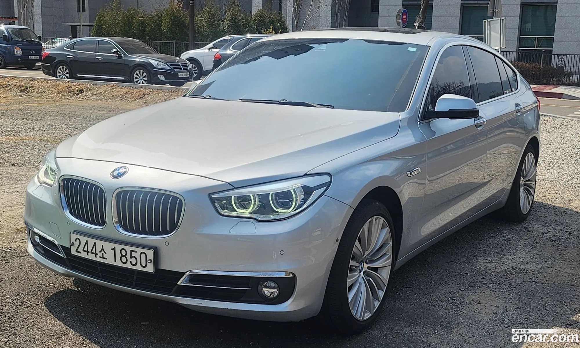 BMW 5 Series GT 2016 — 18