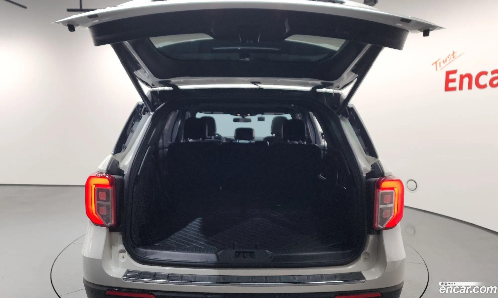 Ford Explorer 6th Gen 2020 1FM5K8FY8LGC11627 — 13