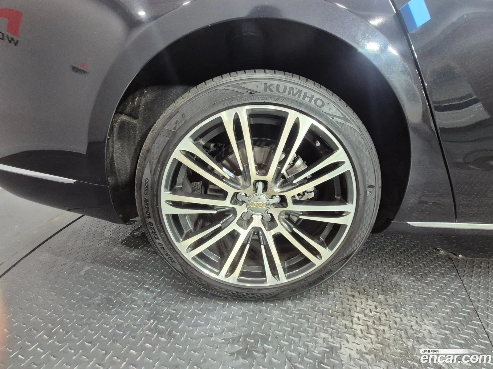 Audi A8 2014 — 19
