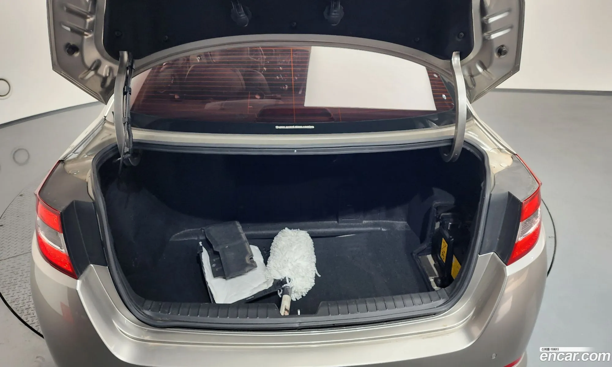 Kia K5 Hybrid 2011 — 7