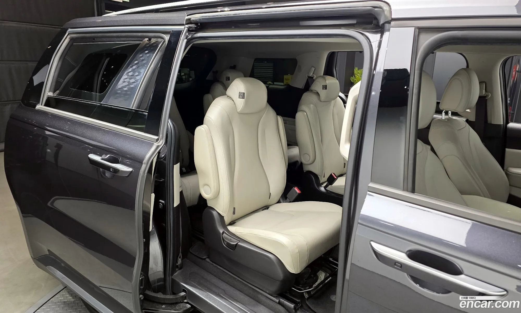 Kia Carnival 2021 KNANC81BBMS034303 — 6