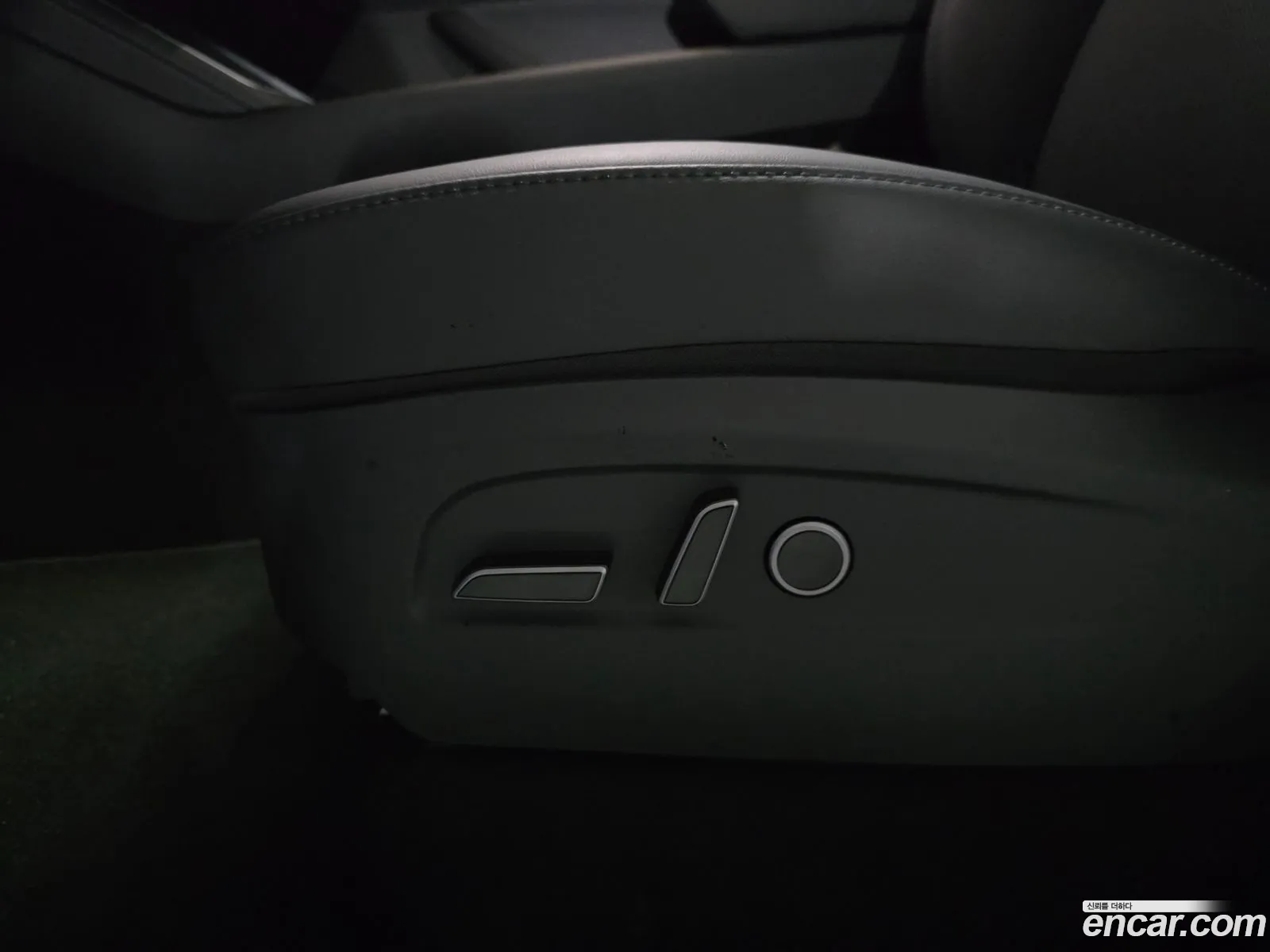 Tesla Model Y 2026 — 10