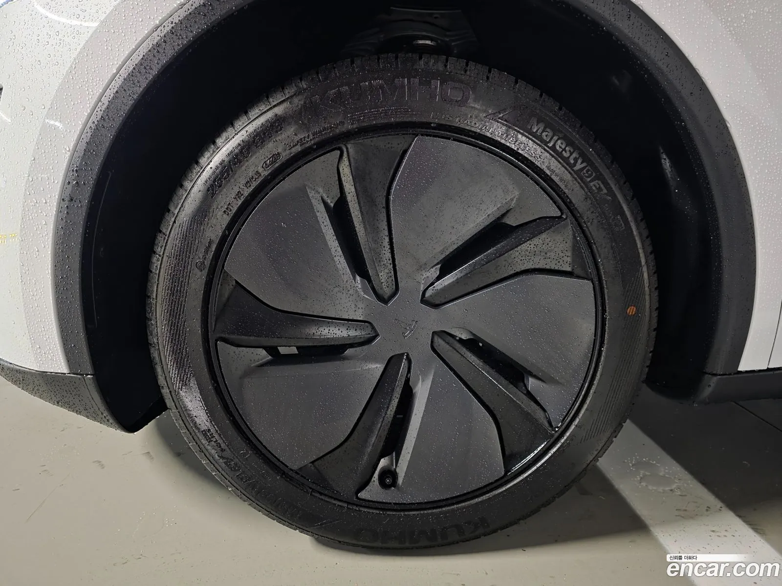 Tesla Model Y 2026 — 20