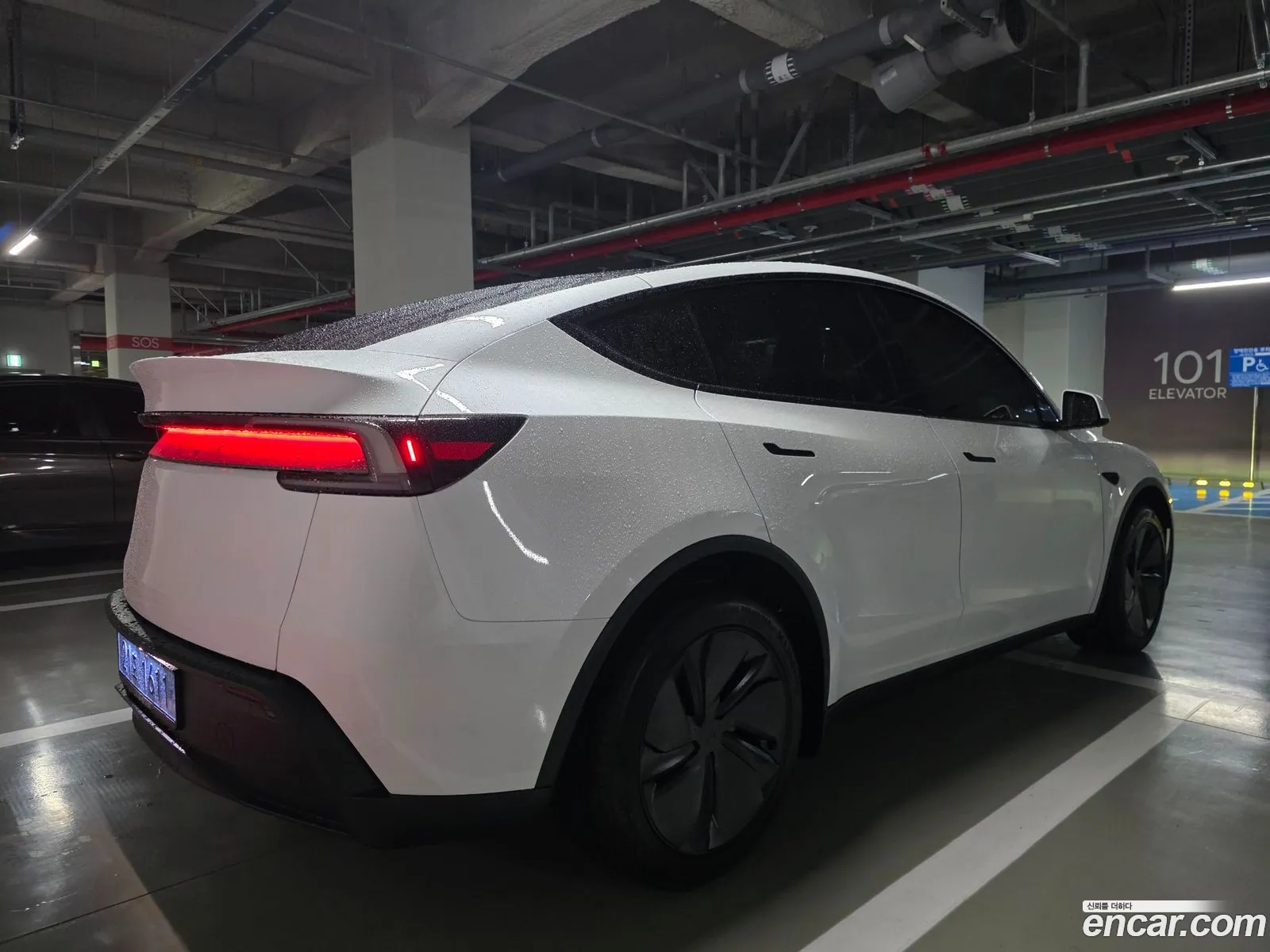 Tesla Model Y 2026 — 15