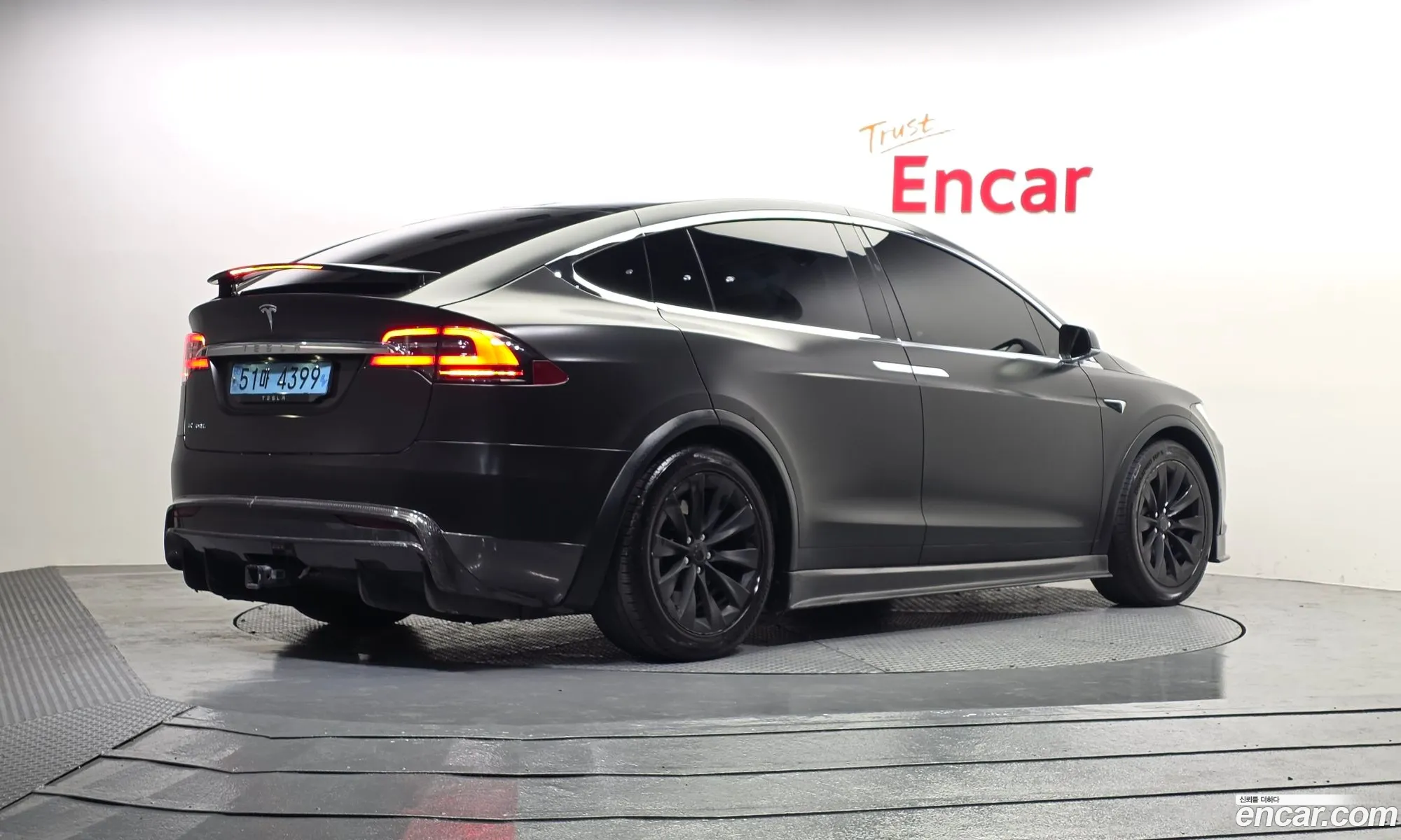 Tesla Model X 2019 5YJXCBE23KF142181 — 3