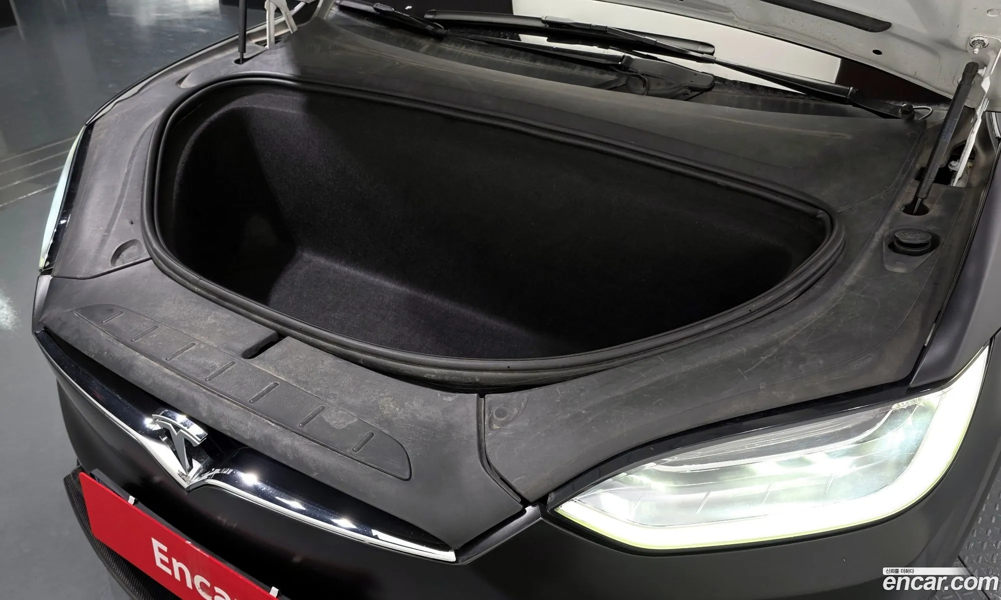 Tesla Model X 2019 5YJXCBE23KF142181 — 4