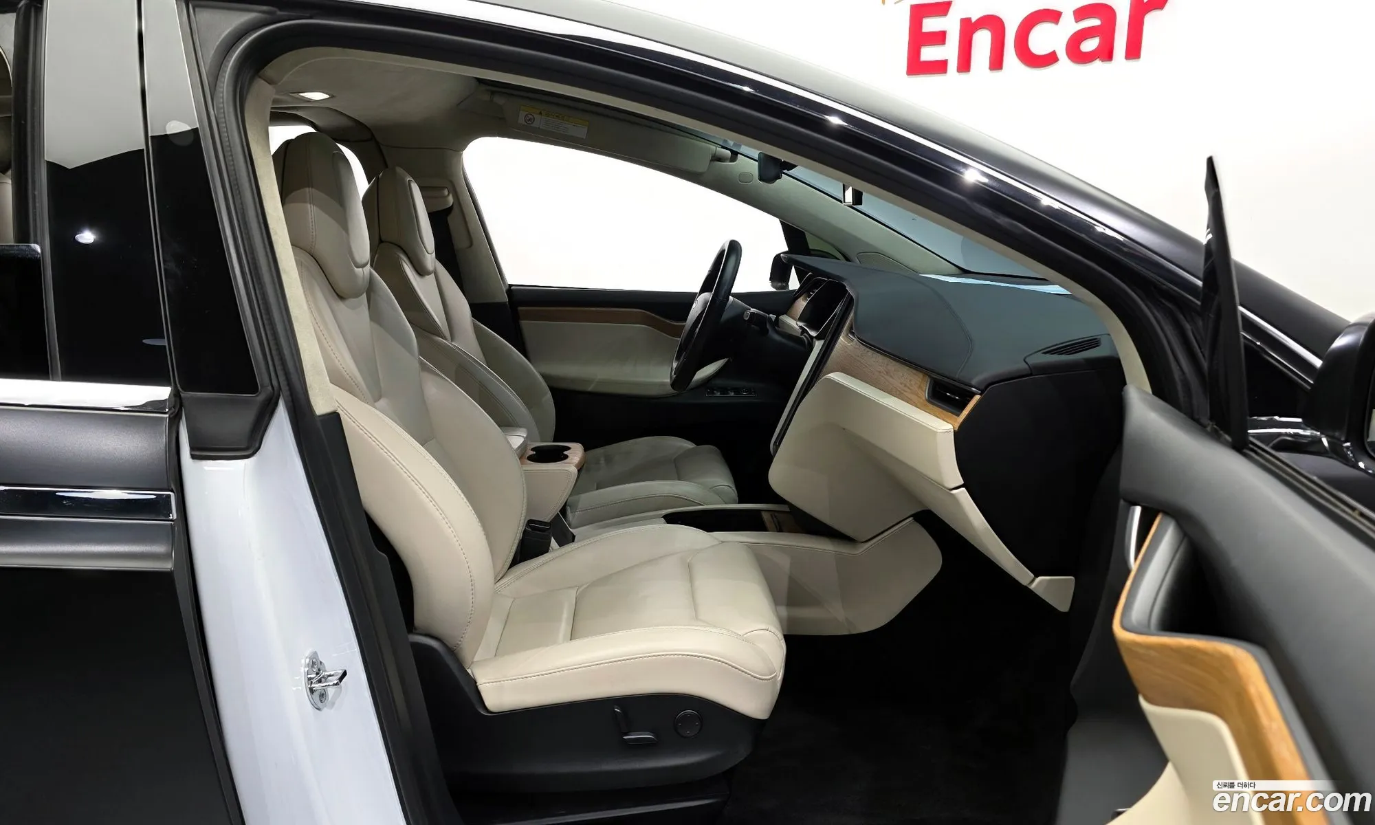 Tesla Model X 2019 5YJXCBE23KF142181 — 5