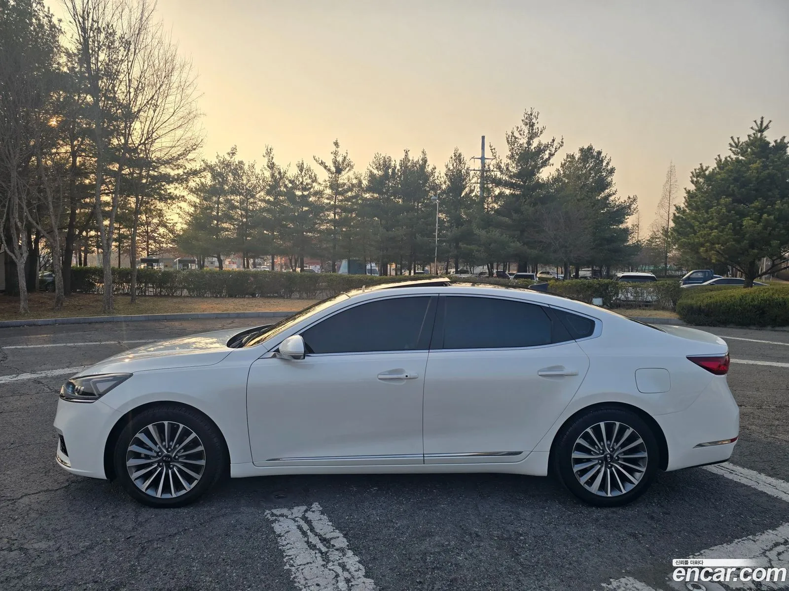 Kia K7 2019 — 17