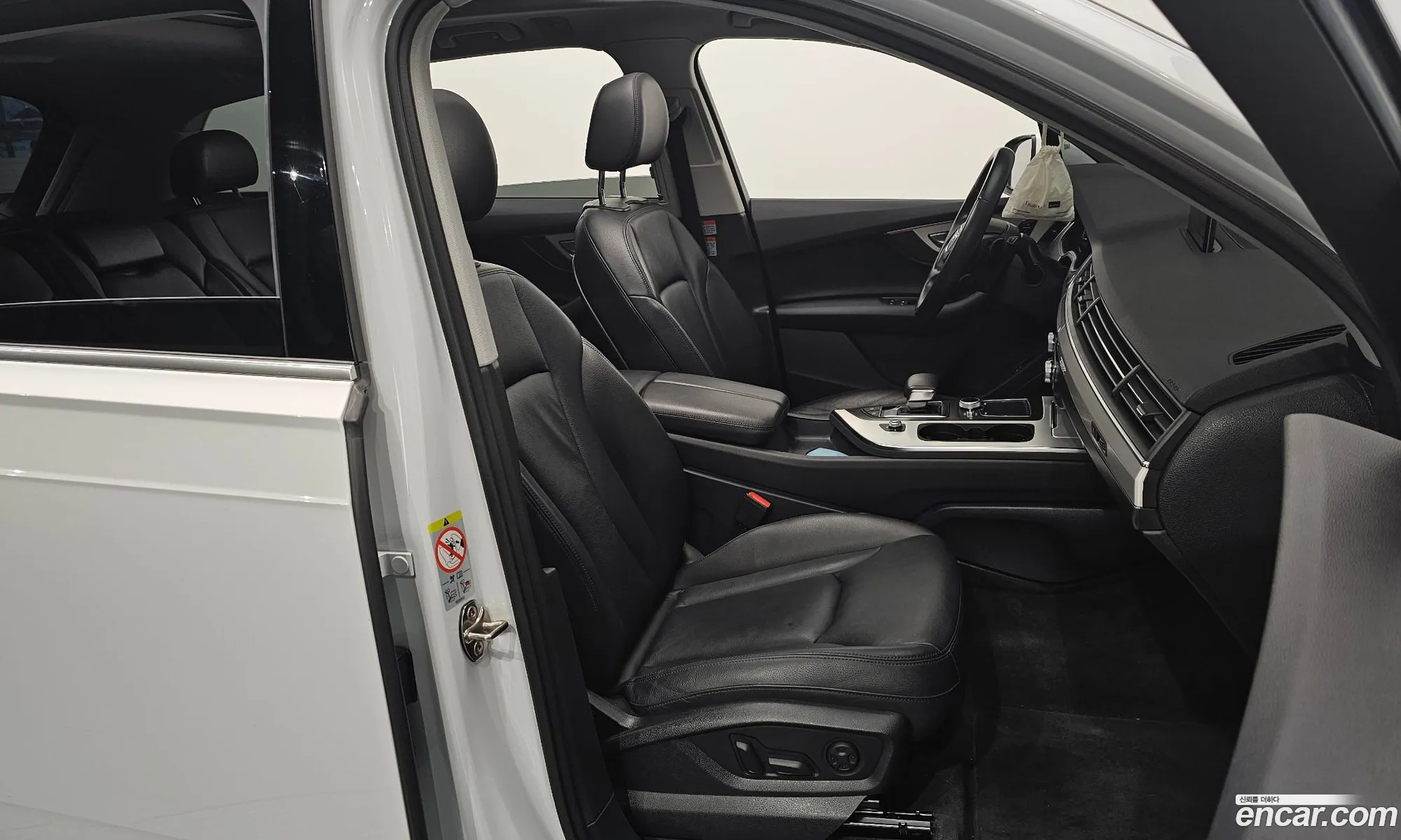 Audi Q7 2019 WAUZZZ4M5KD046186 — 5