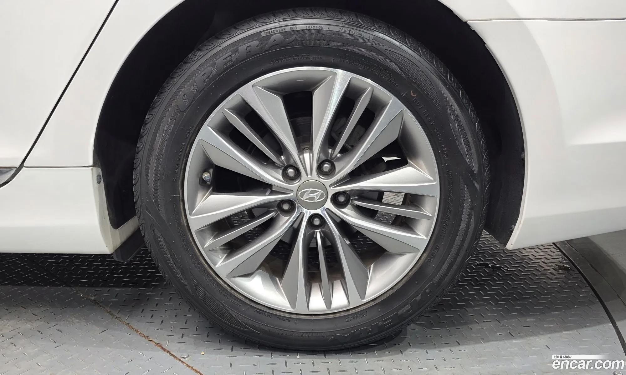 Hyundai Grandeur HG 2015 — 14