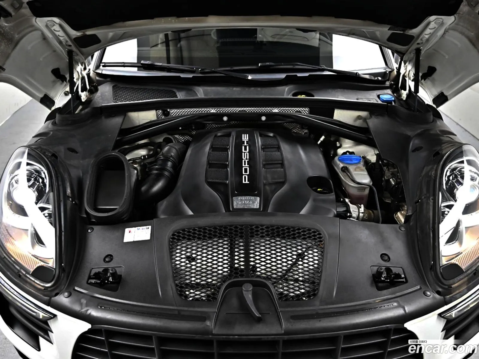 Porsche Macan 2016 WP1AD2956HLB70021 — 19