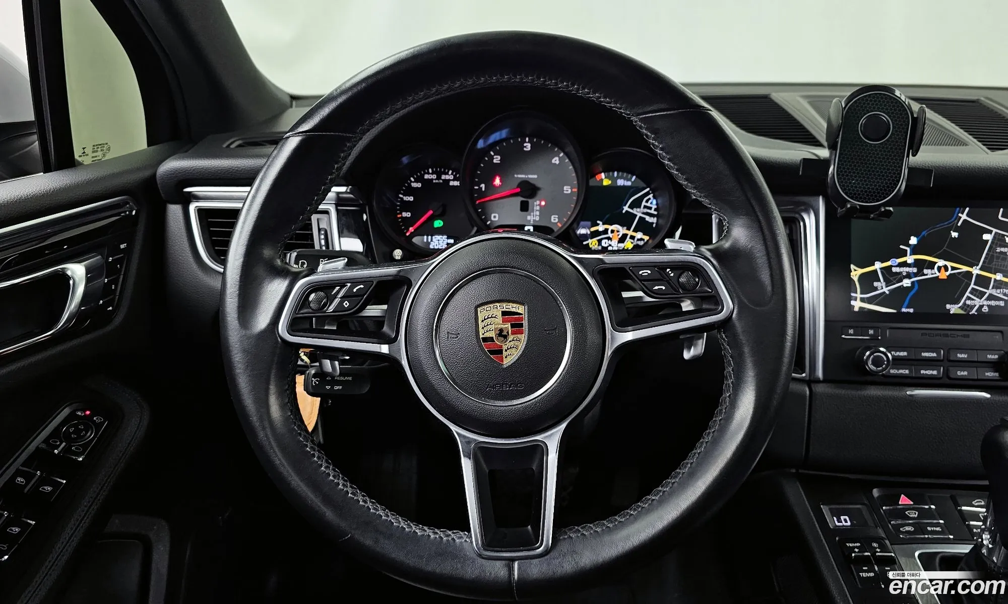 Porsche Macan 2016 WP1AD2956HLB70021 — 2