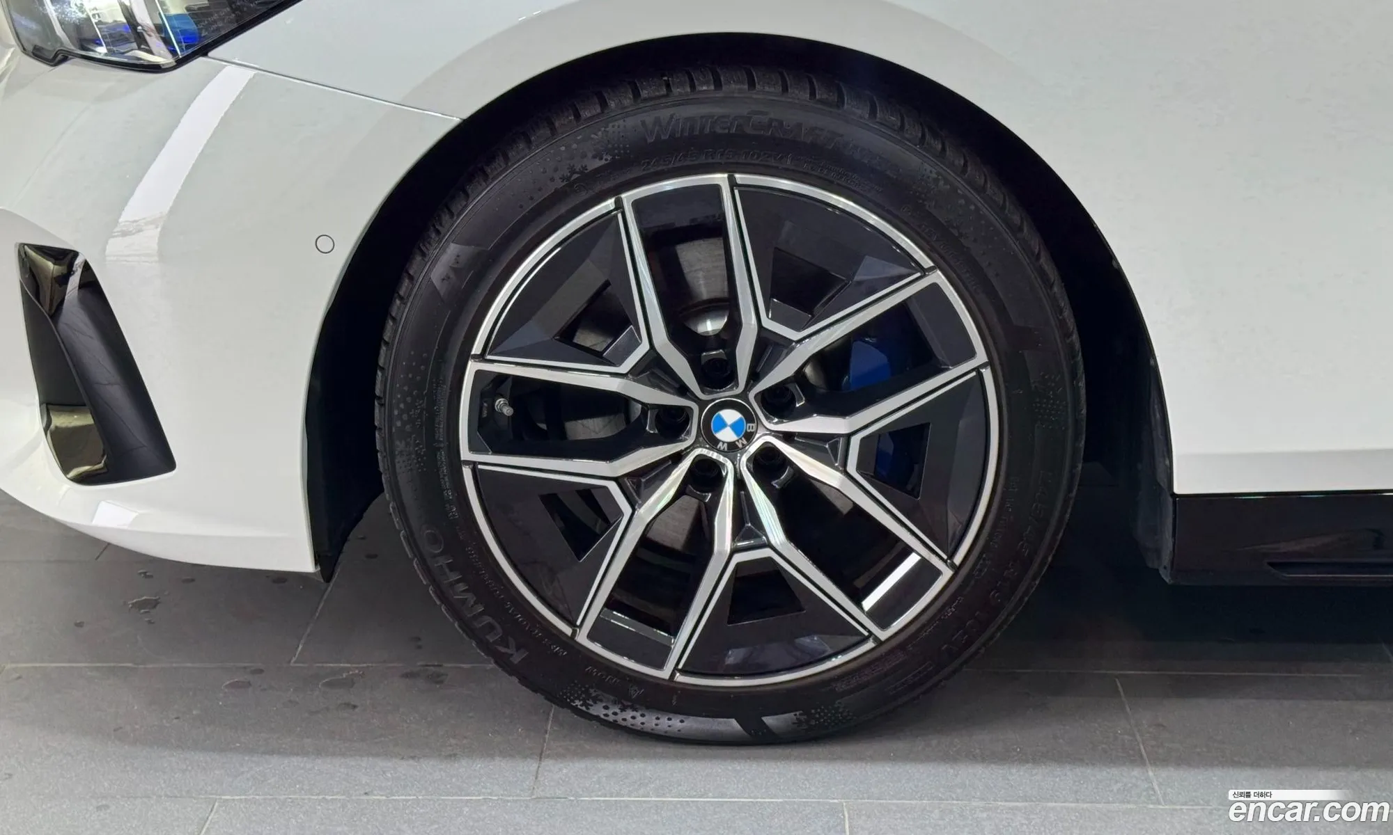 BMW 5 Series 2024 — 17