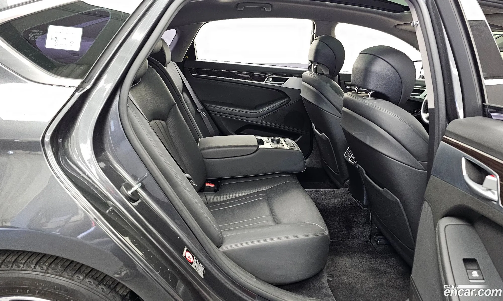 Genesis G80 2016 — 17