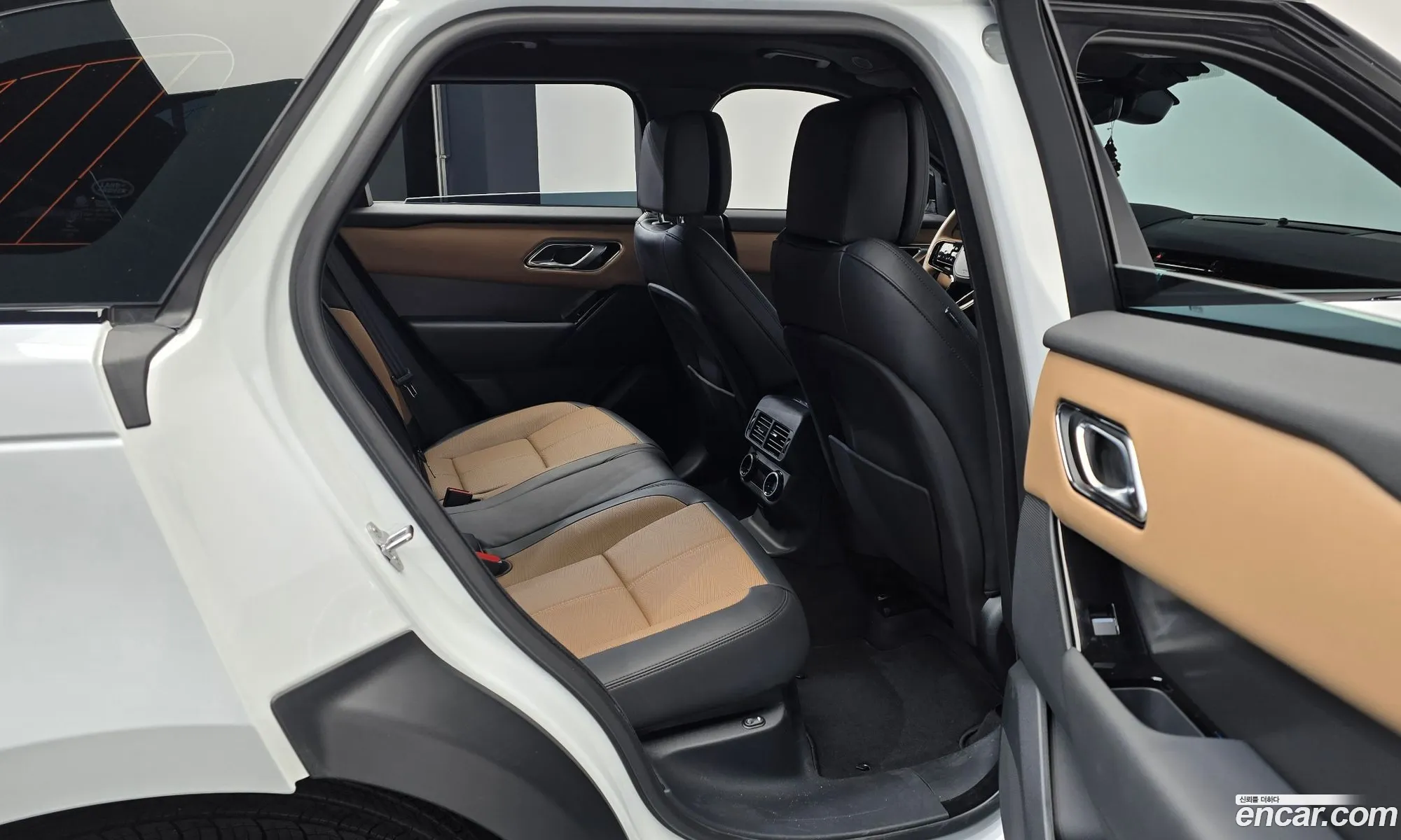 Land Rover Range Rover Velar 2025 SALYA2BU4SA810765 — 14