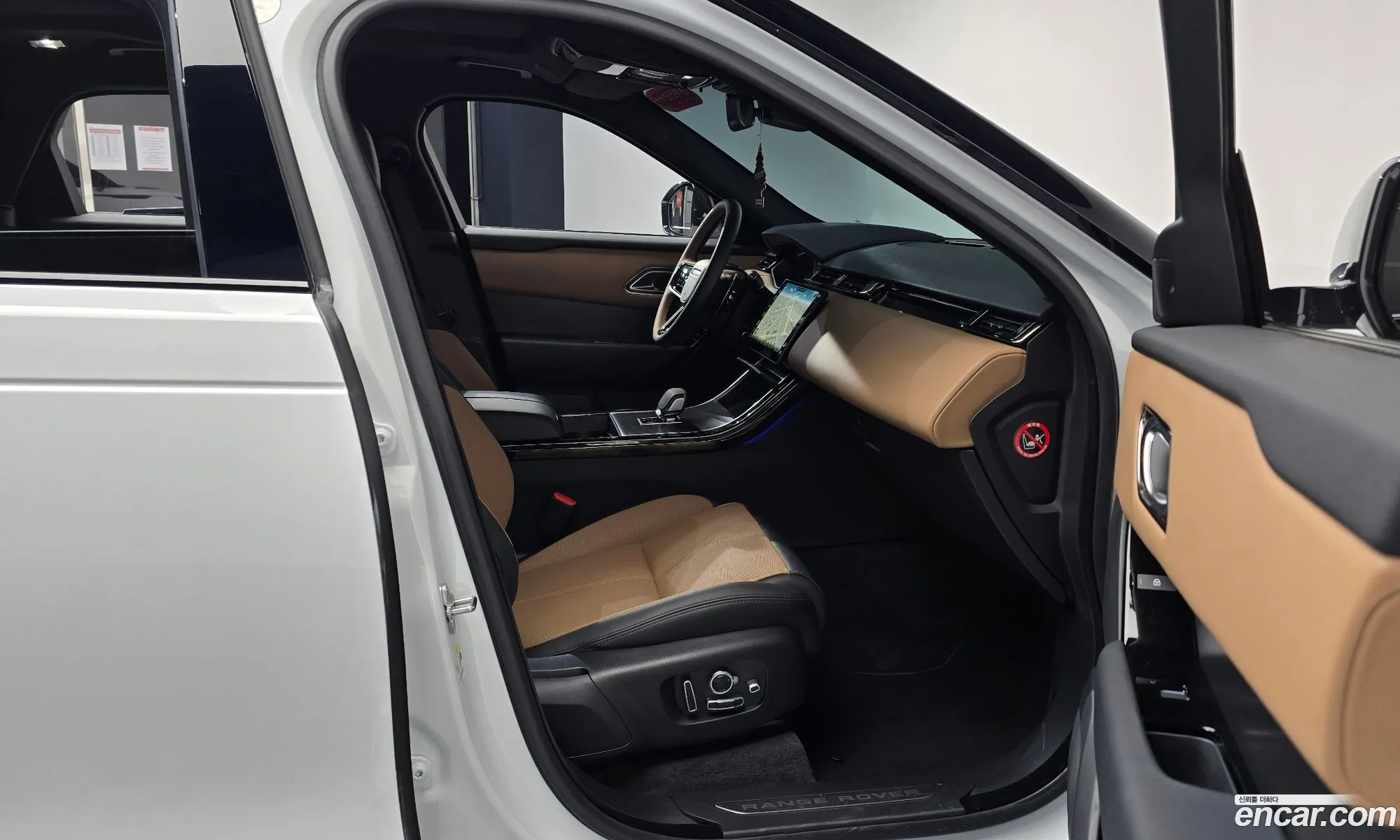 Land Rover Range Rover Velar 2025 SALYA2BU4SA810765 — 16