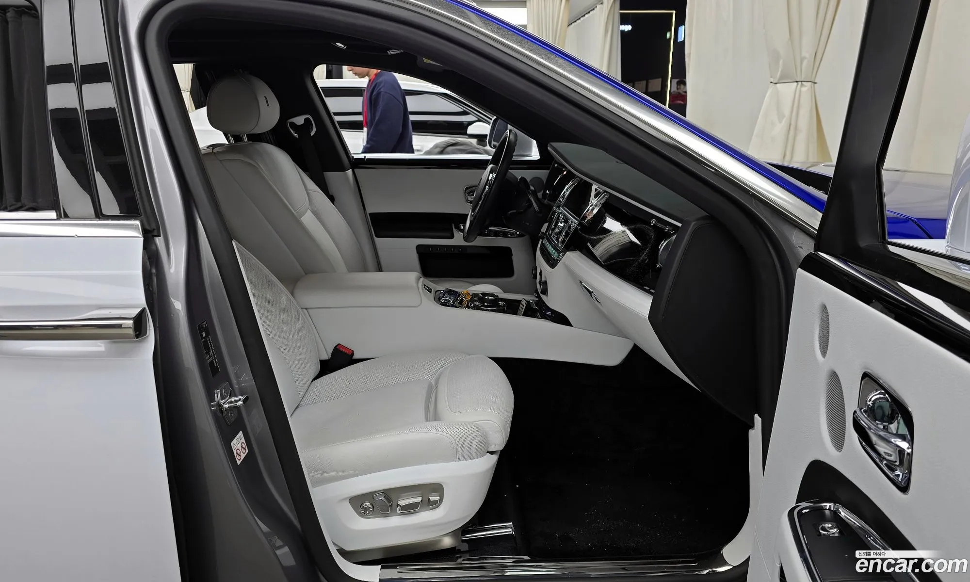Rolls-Royce Ghost 2019 SCA664L06KUX70668 — 6