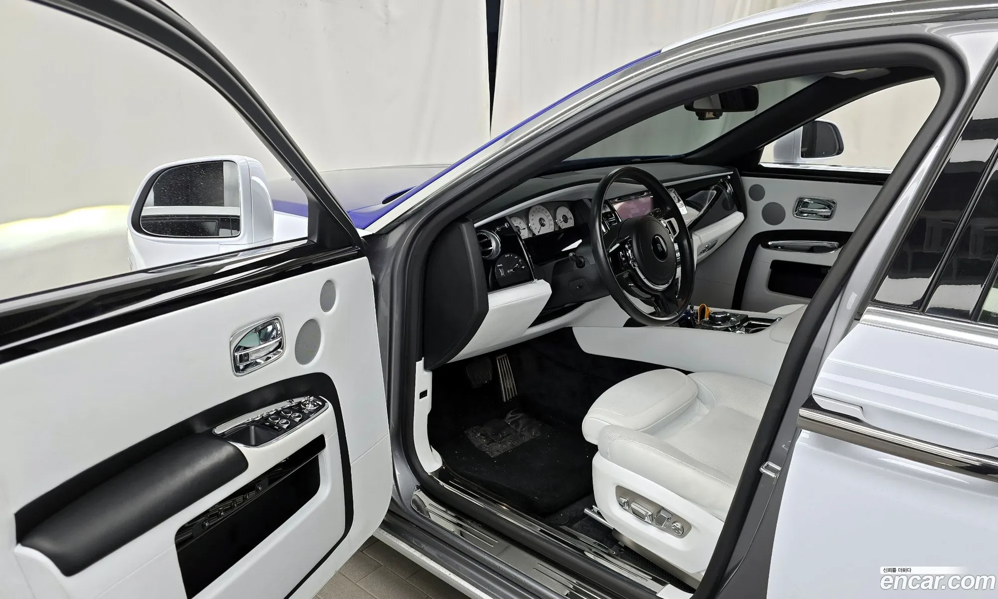 Rolls-Royce Ghost 2019 SCA664L06KUX70668 — 16