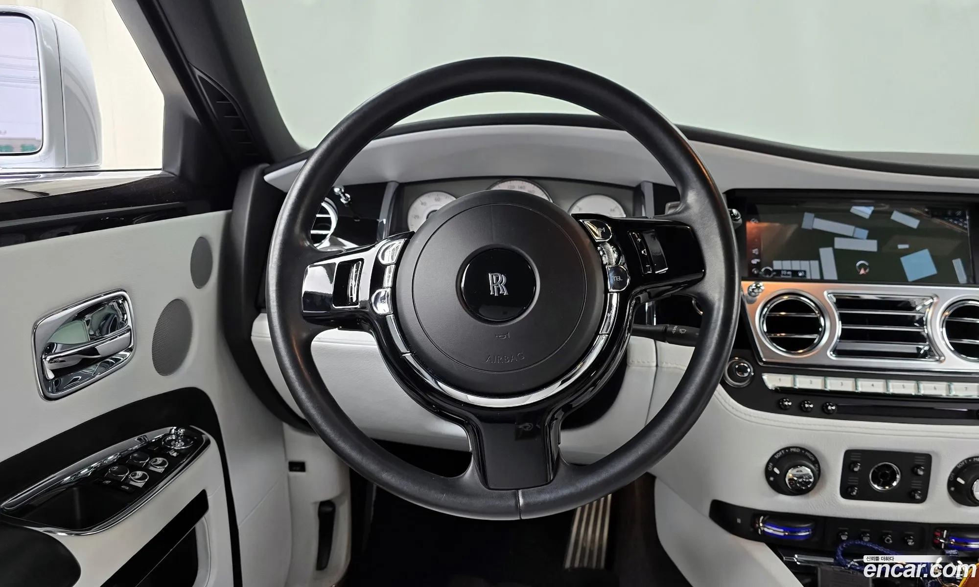 Rolls-Royce Ghost 2019 SCA664L06KUX70668 — 9
