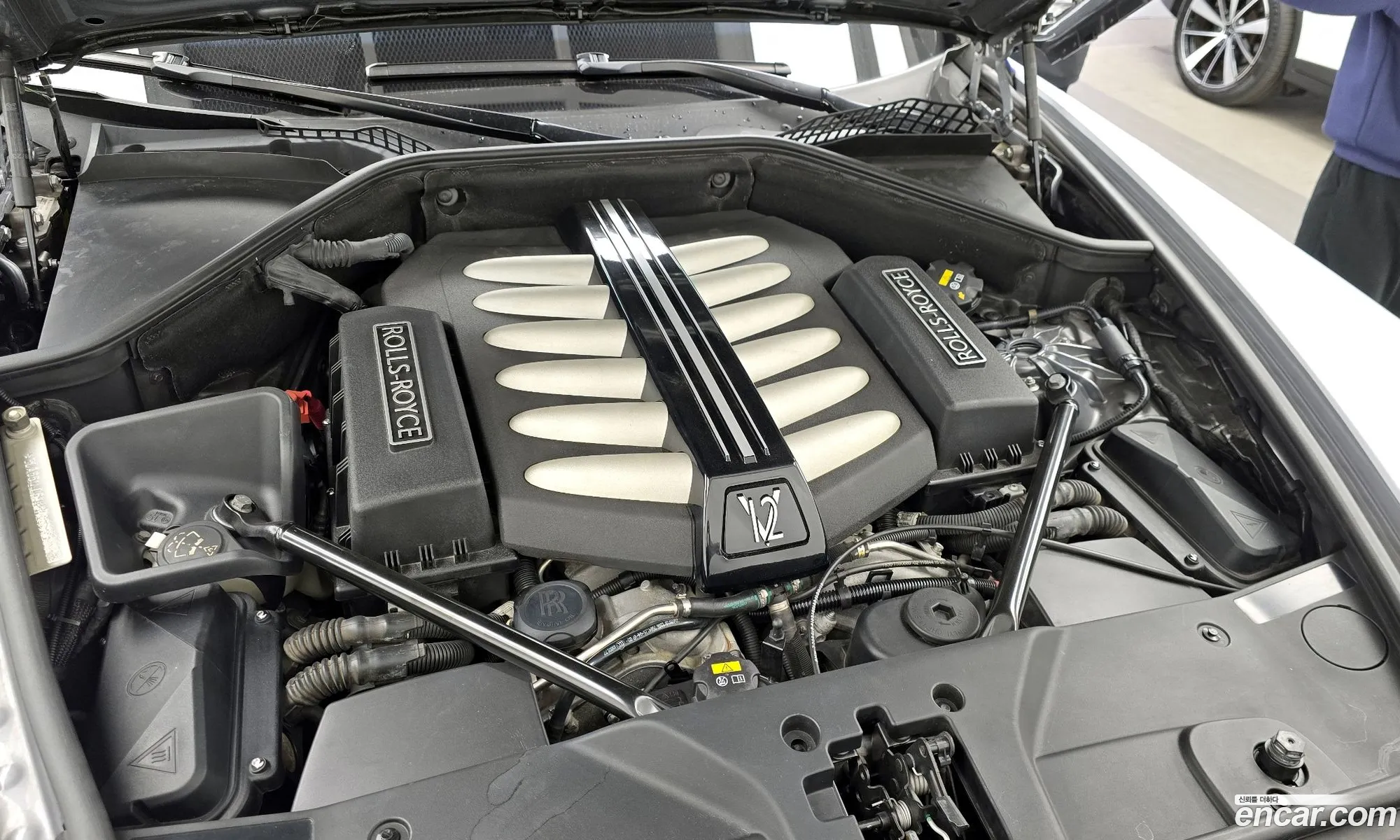 Rolls-Royce Ghost 2019 SCA664L06KUX70668 — 12