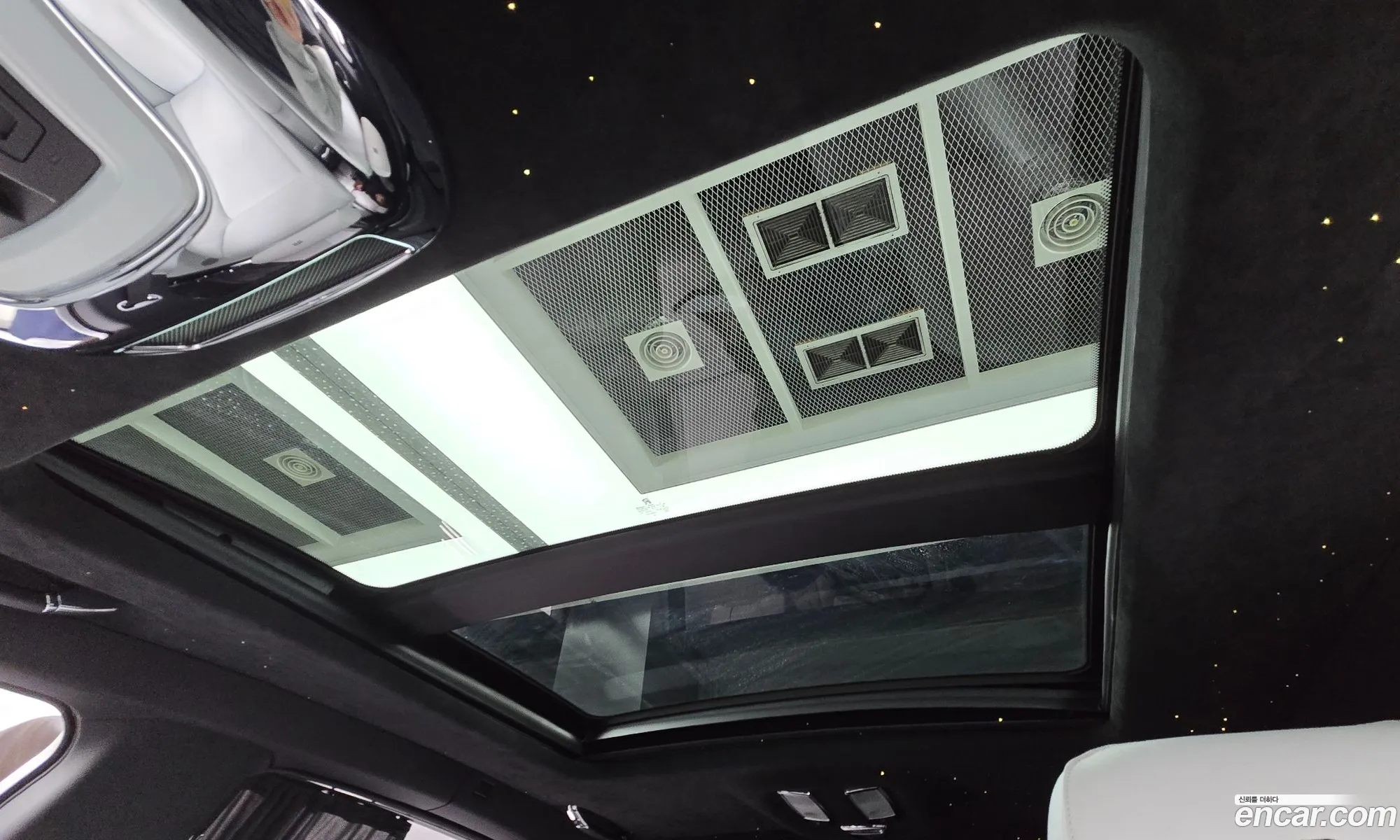 Rolls-Royce Ghost 2019 SCA664L06KUX70668 — 10