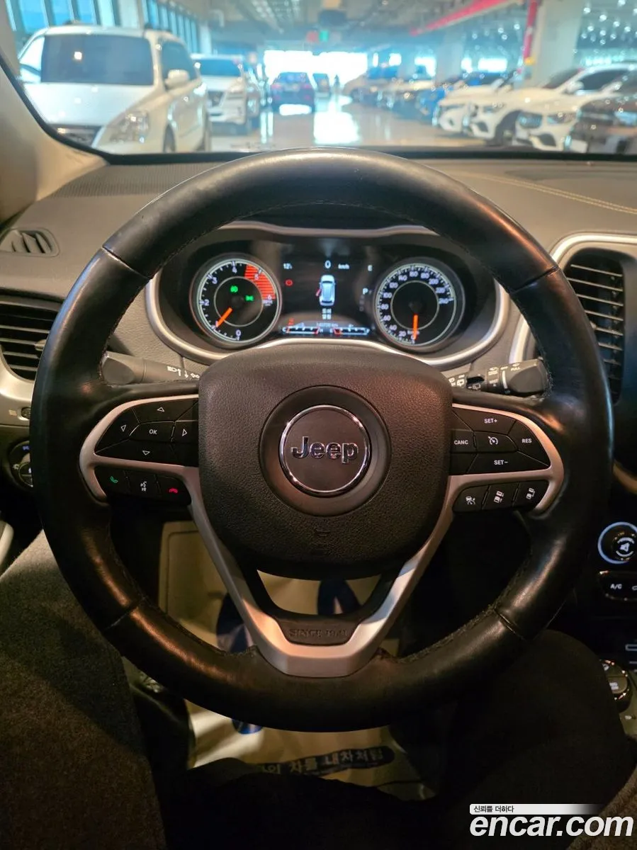 Jeep Cherokee 2018 — 18