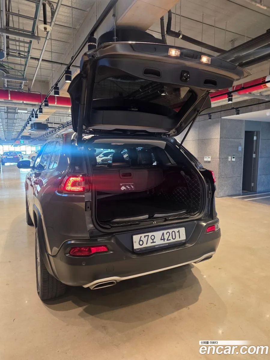 Jeep Cherokee 2018 — 10