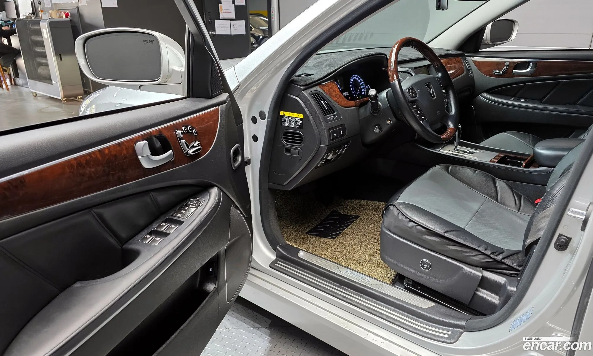 Hyundai Equus 2011 — 7