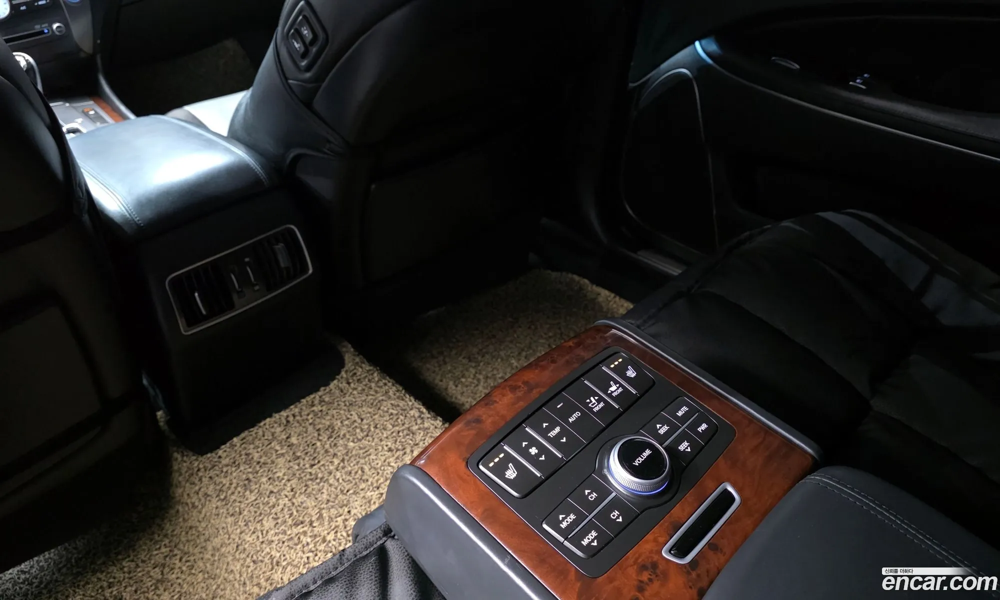 Hyundai Equus 2011 — 12