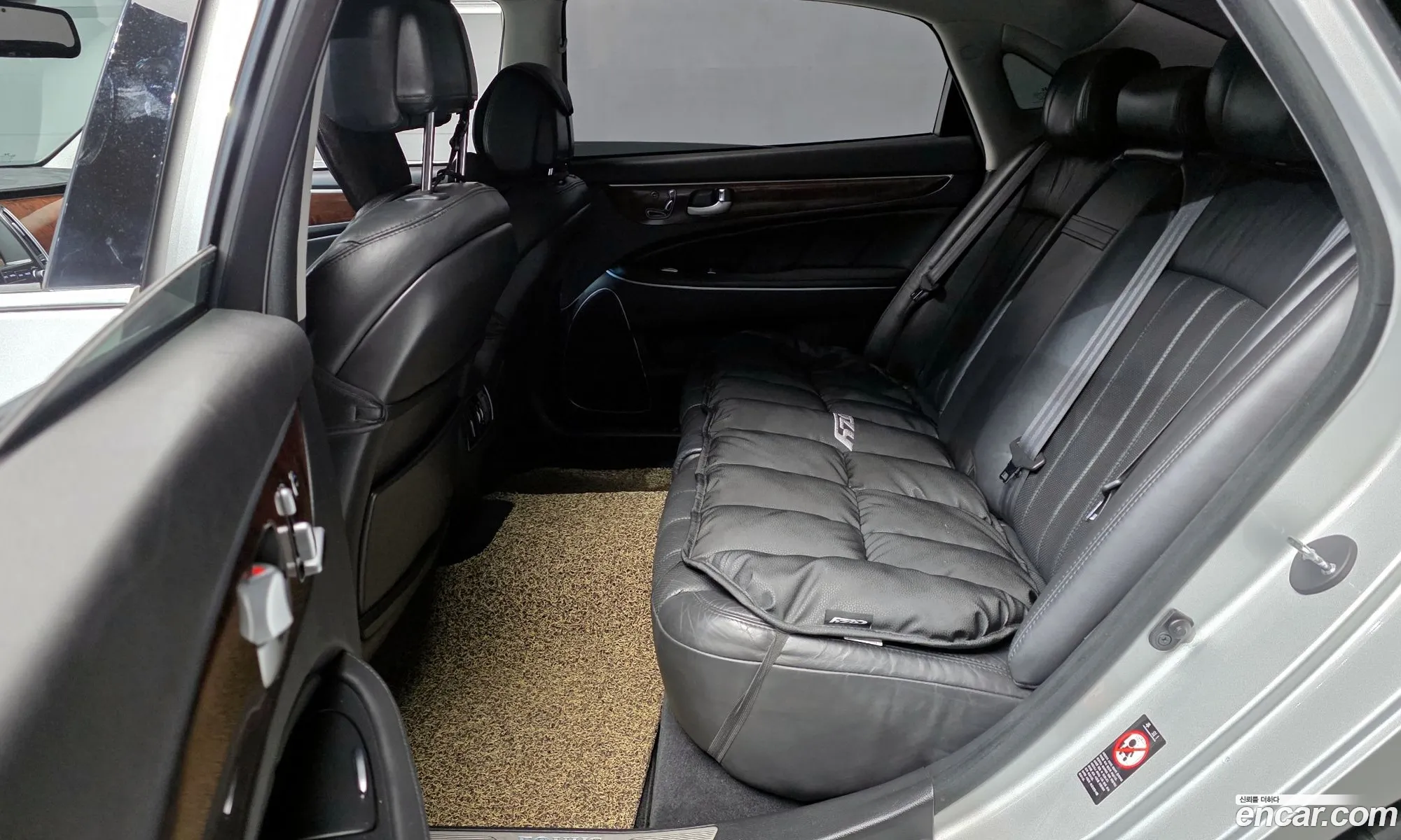 Hyundai Equus 2011 — 16