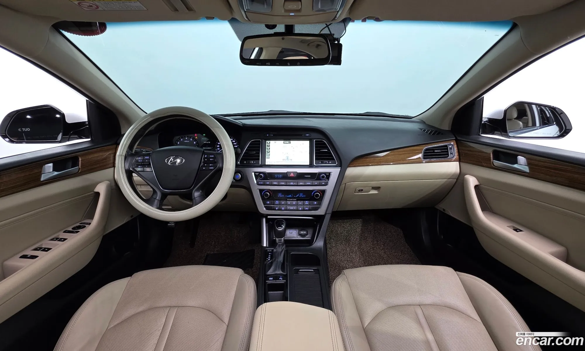 Hyundai LF Sonata 2014 — 17