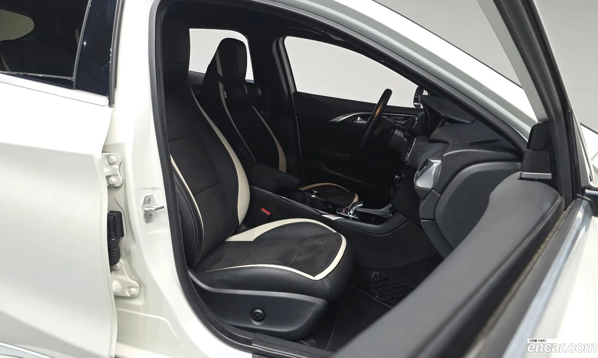 Infiniti Q30 2017 SJKCH53E6HA028186 — 20