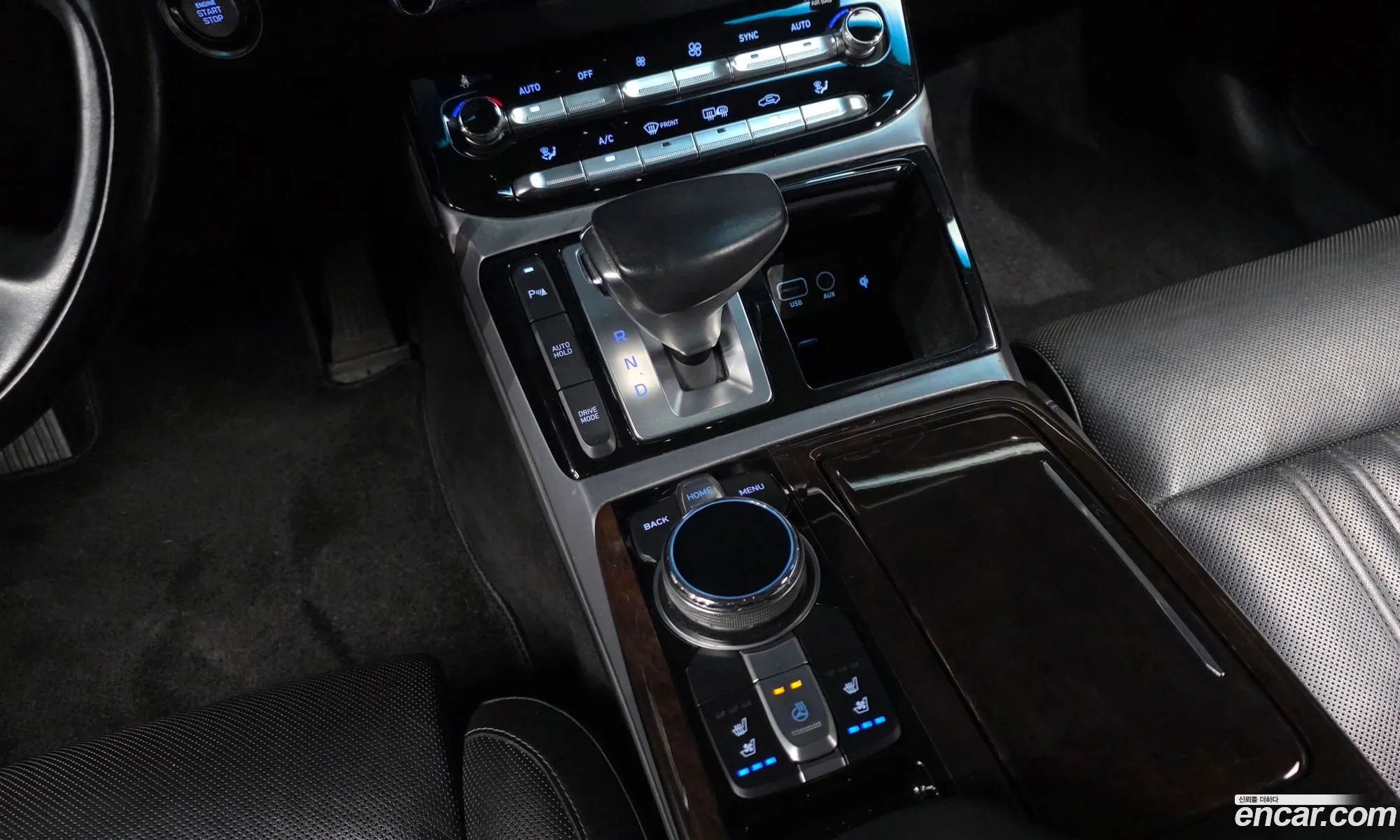 Genesis EQ900 2016 — 18