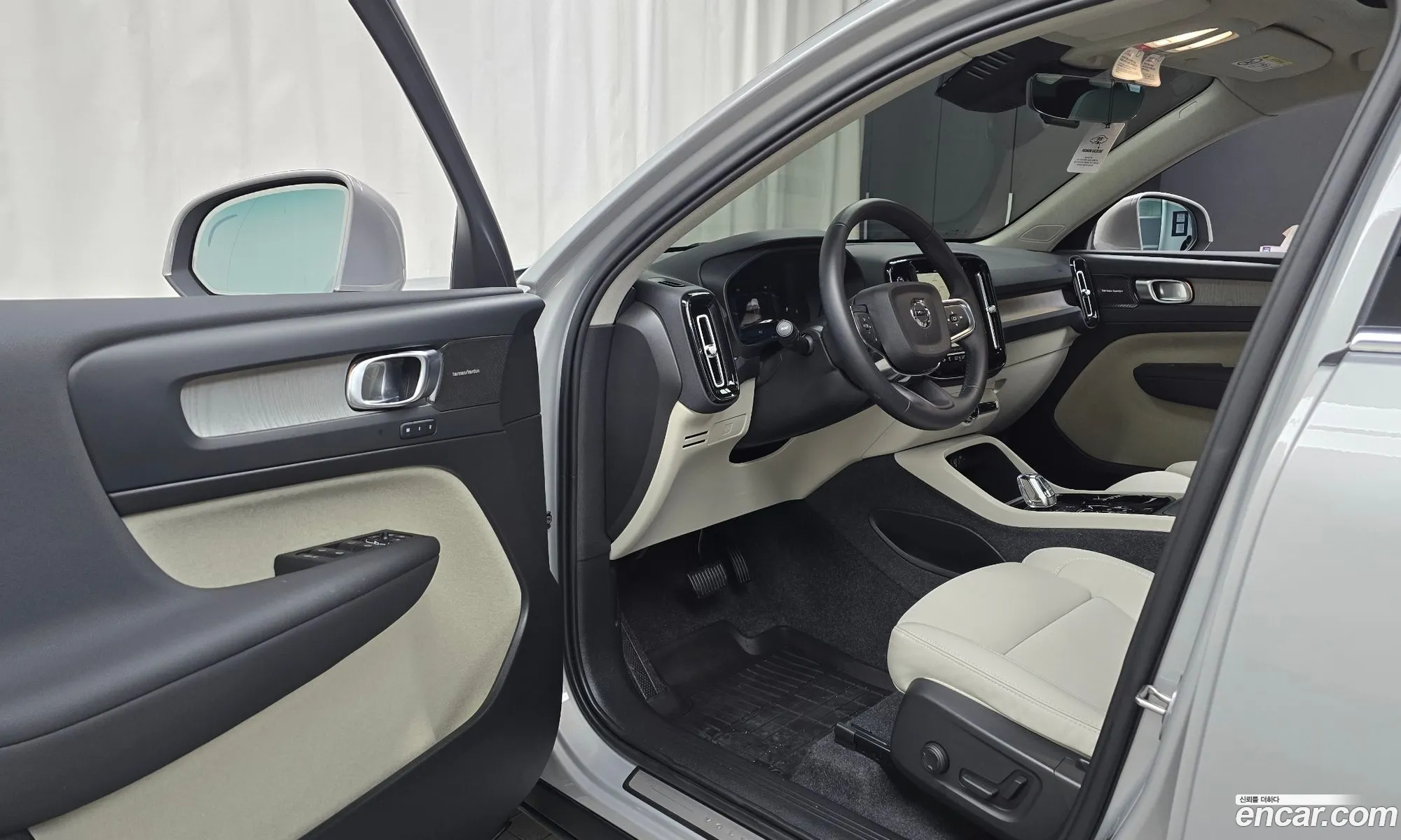Volvo XC40 2024 — 4