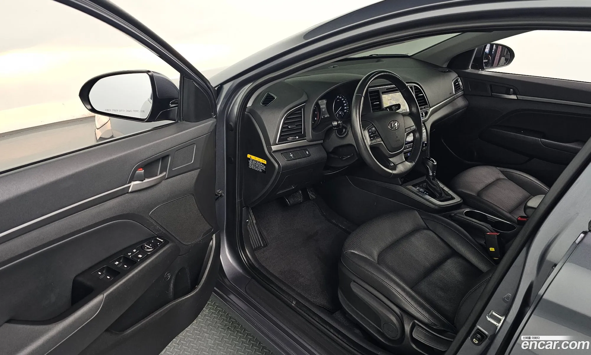 Hyundai Elantra AD 2017 — 5