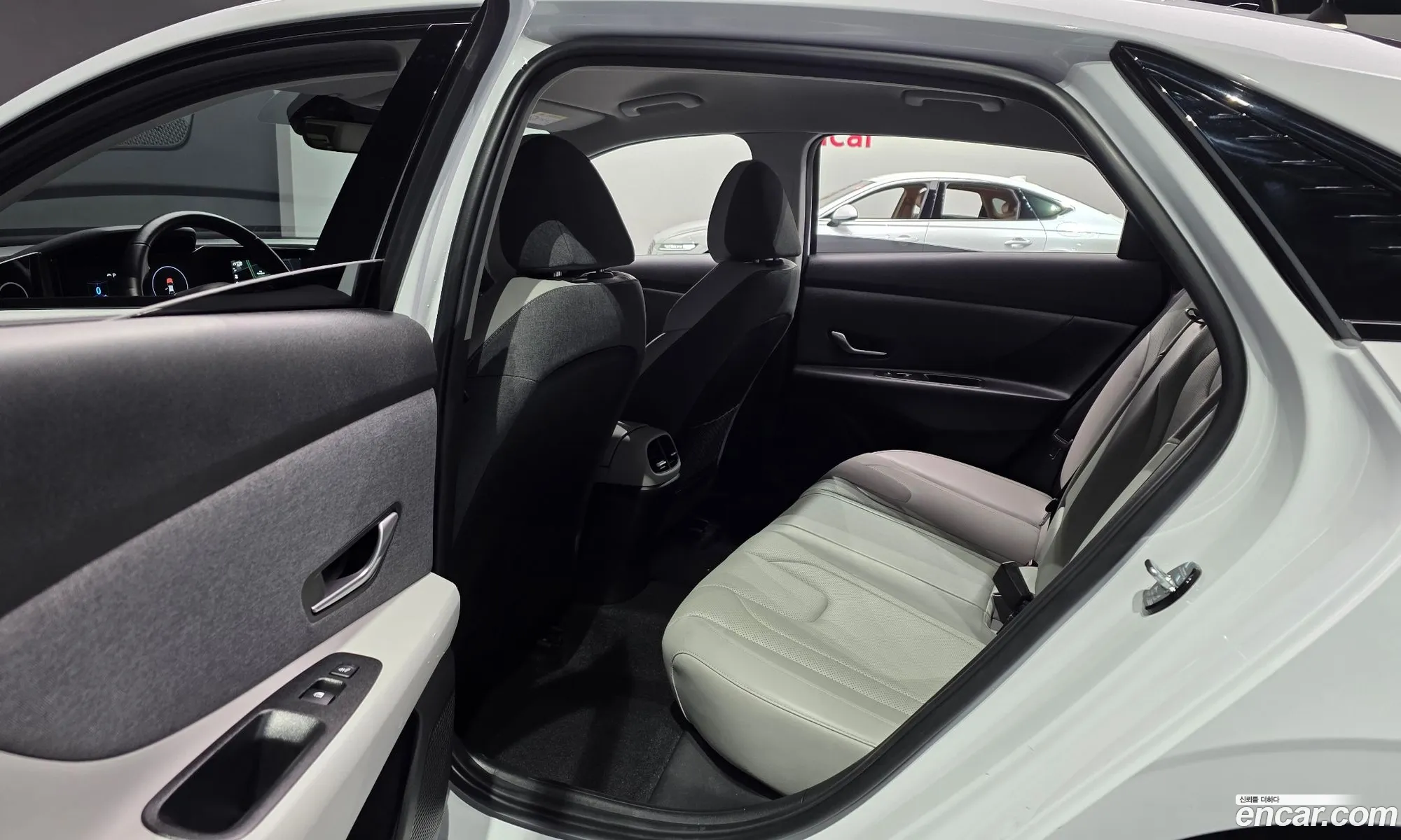 Hyundai Elantra 2021 — 18