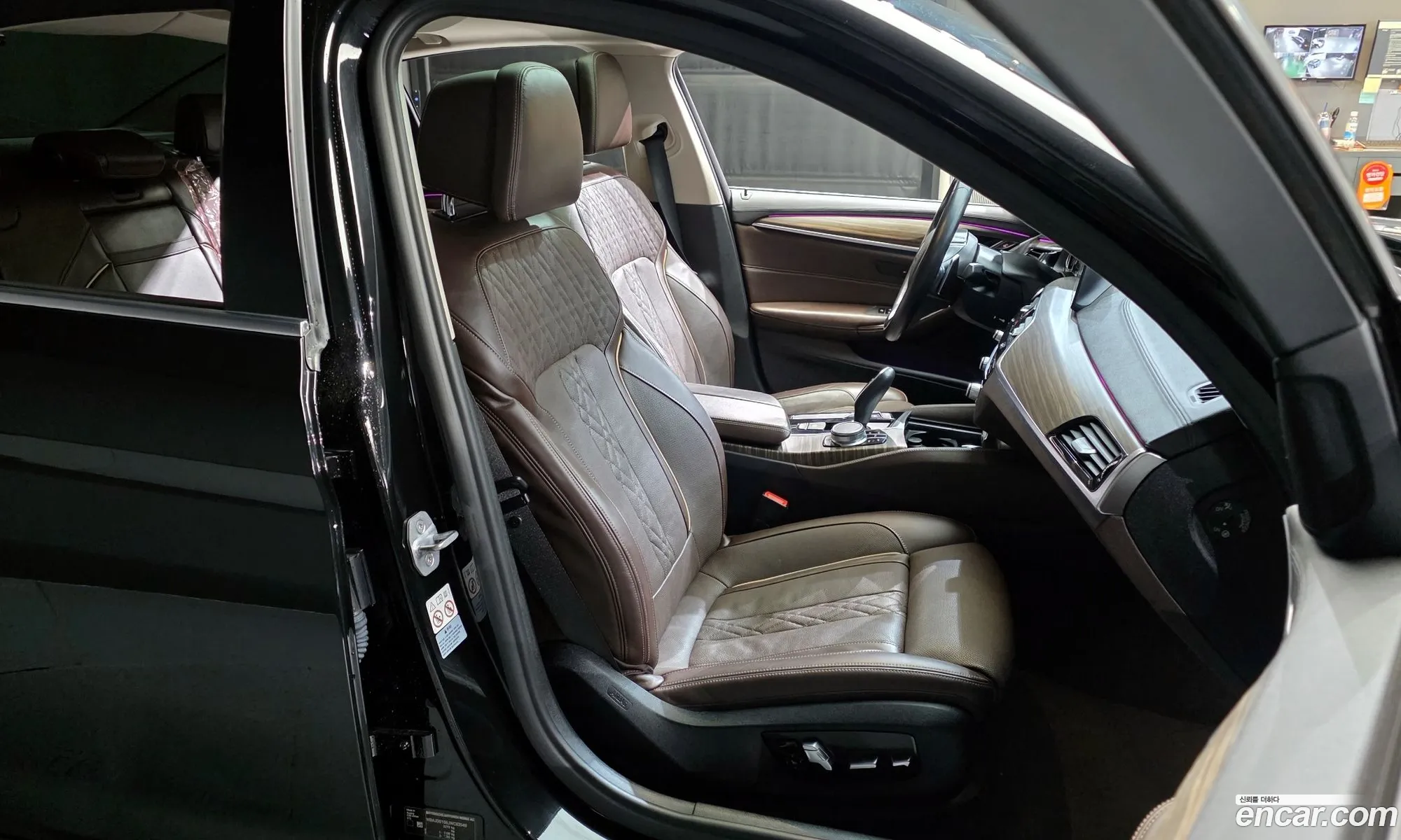 BMW 5 Series 2018 WBAJD9106JWC83546 — 14