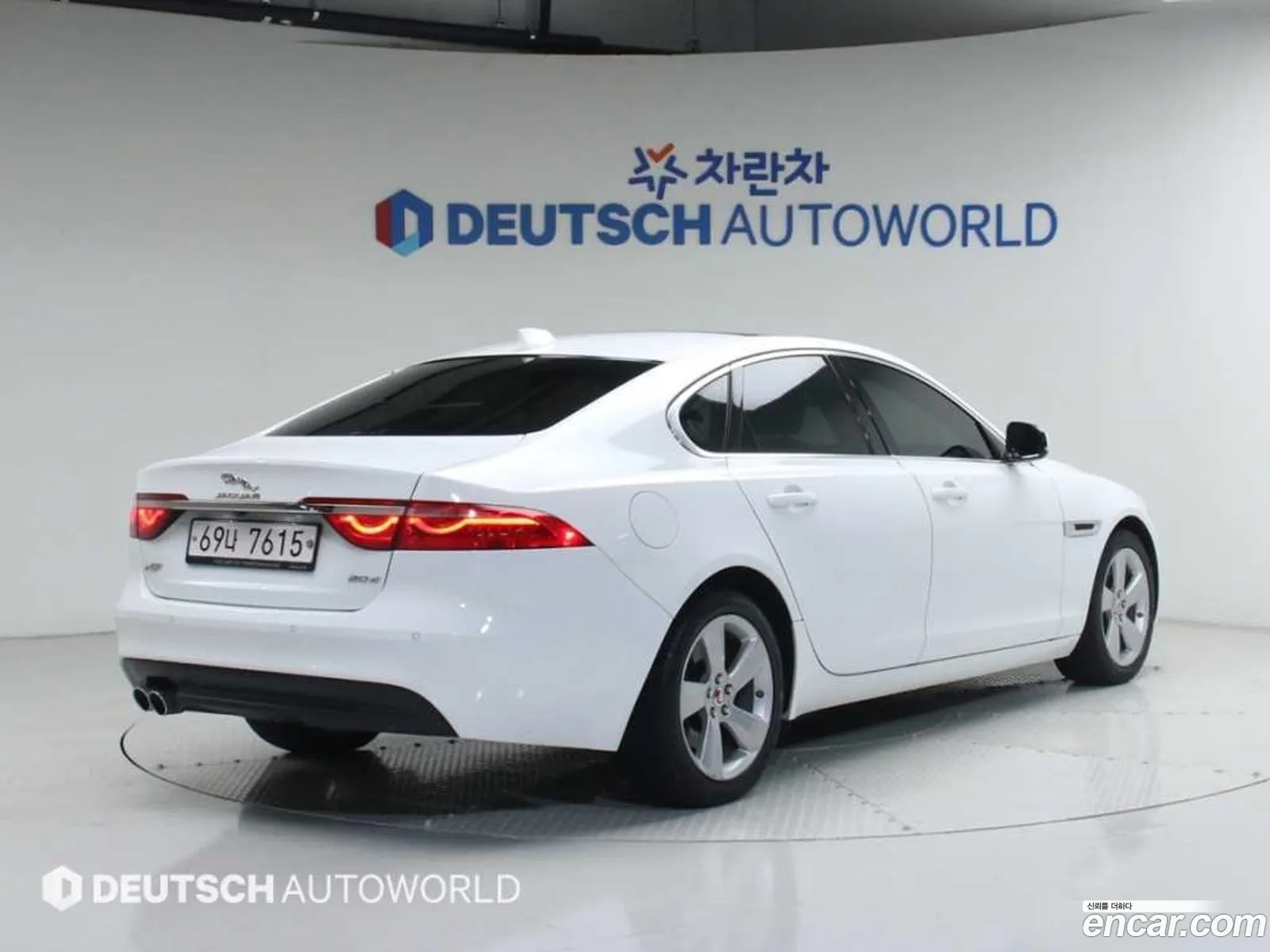 Jaguar XF 2018 — 17