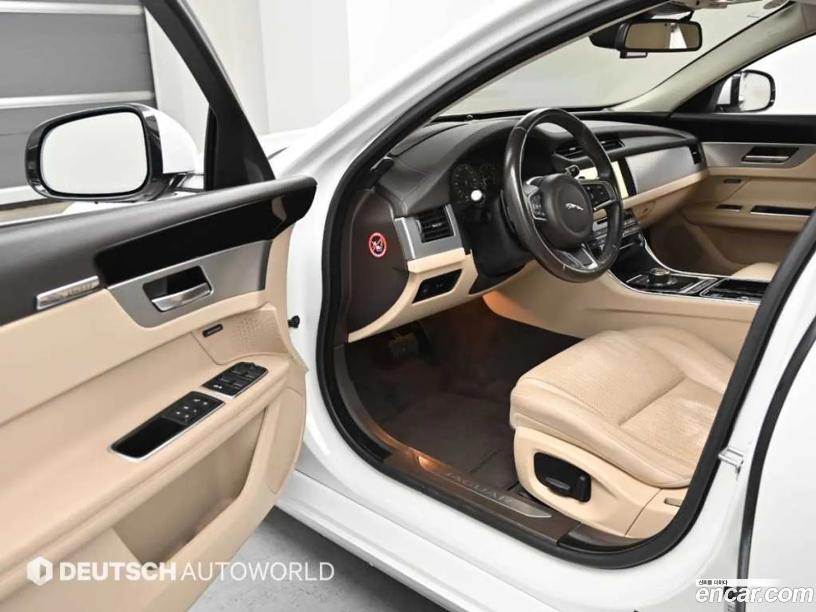 Jaguar XF 2018 — 11