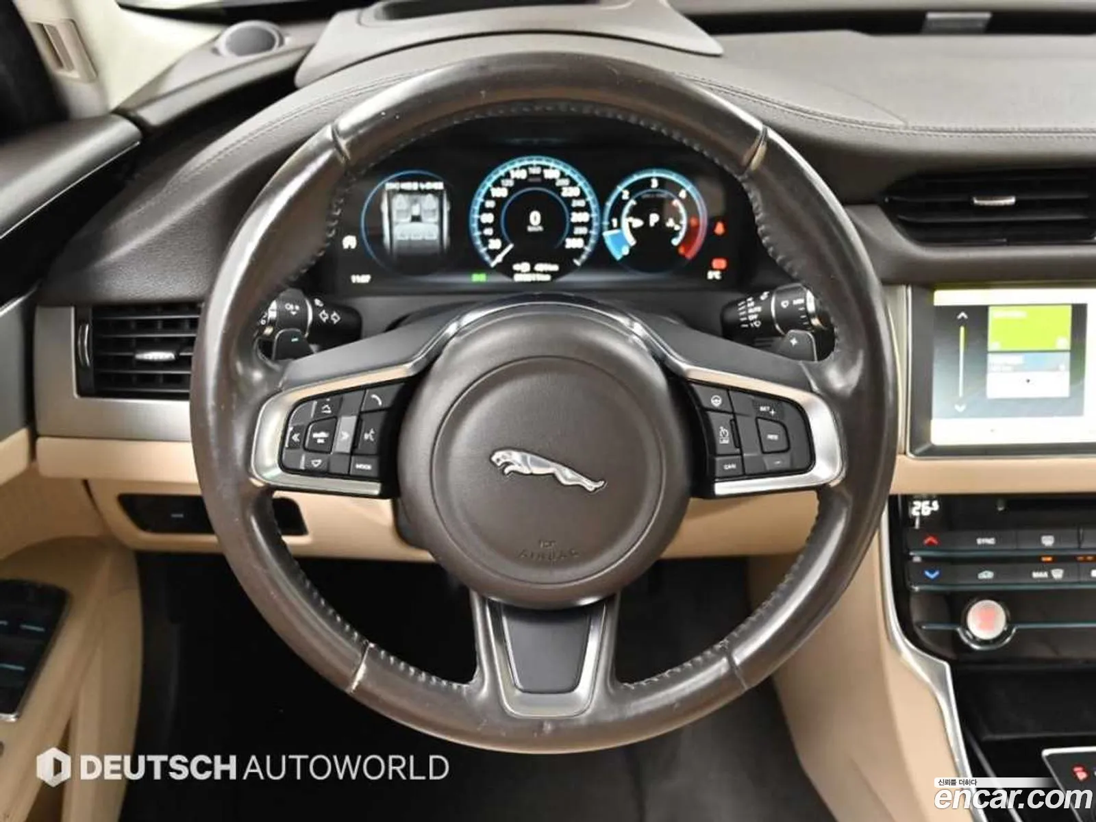 Jaguar XF 2018 — 10