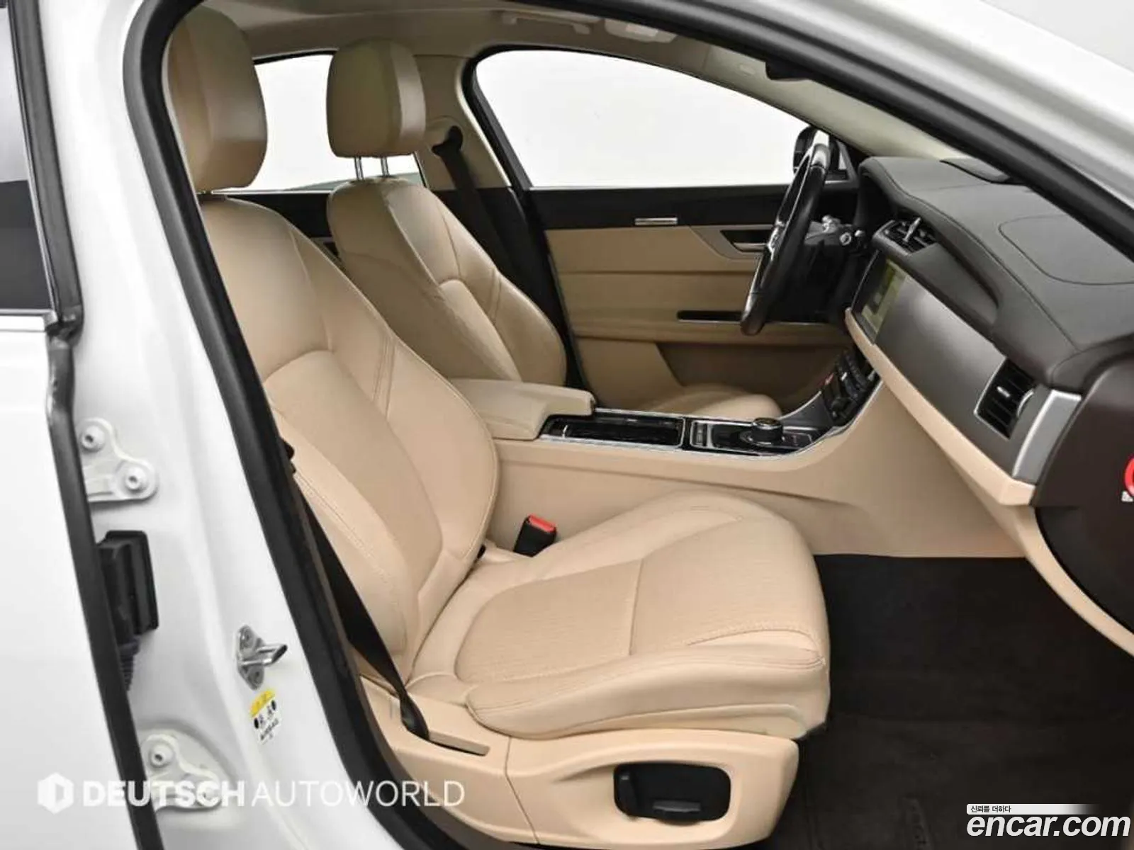 Jaguar XF 2018 — 16