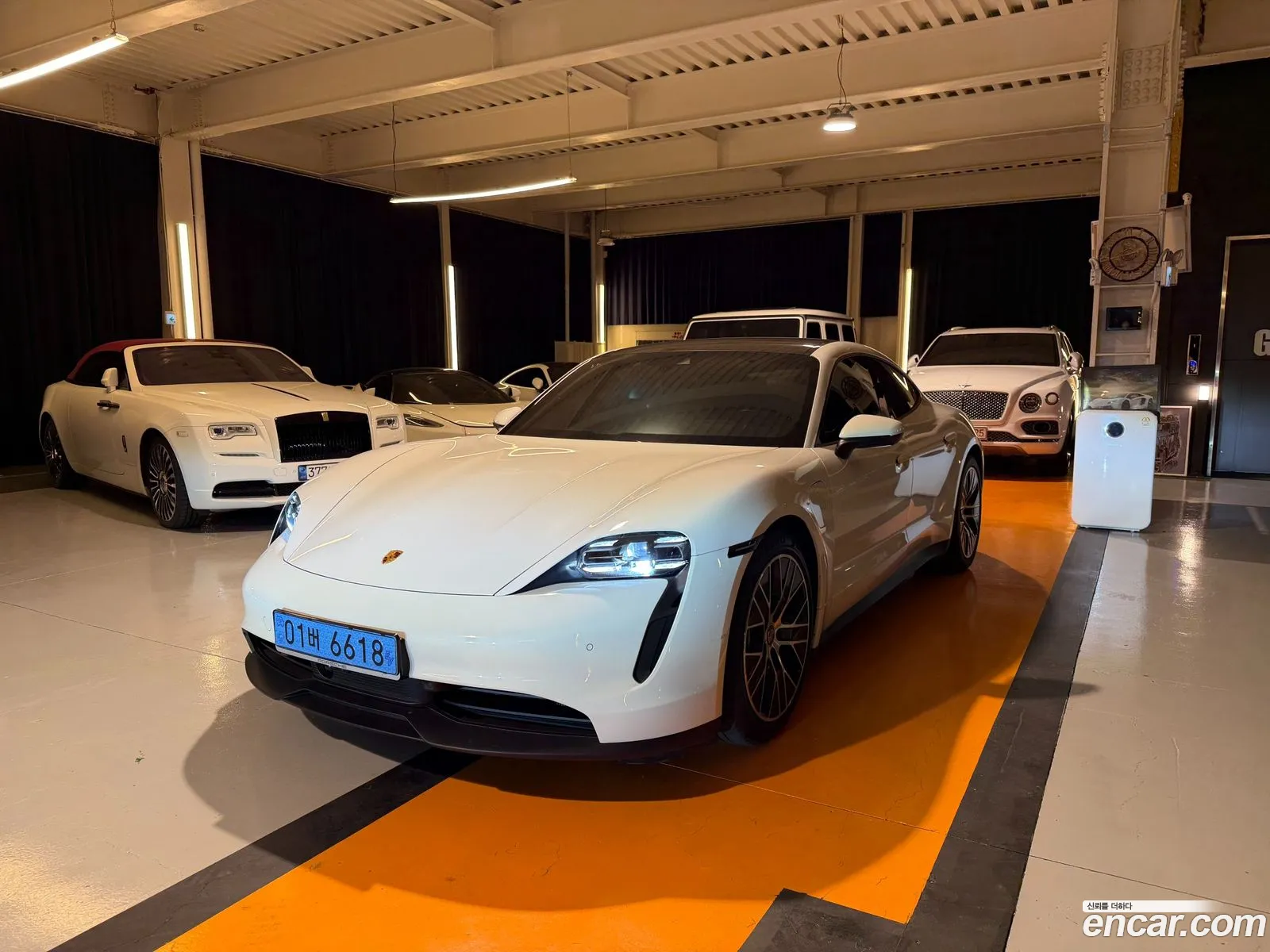 Porsche Taycan 2023 — 18