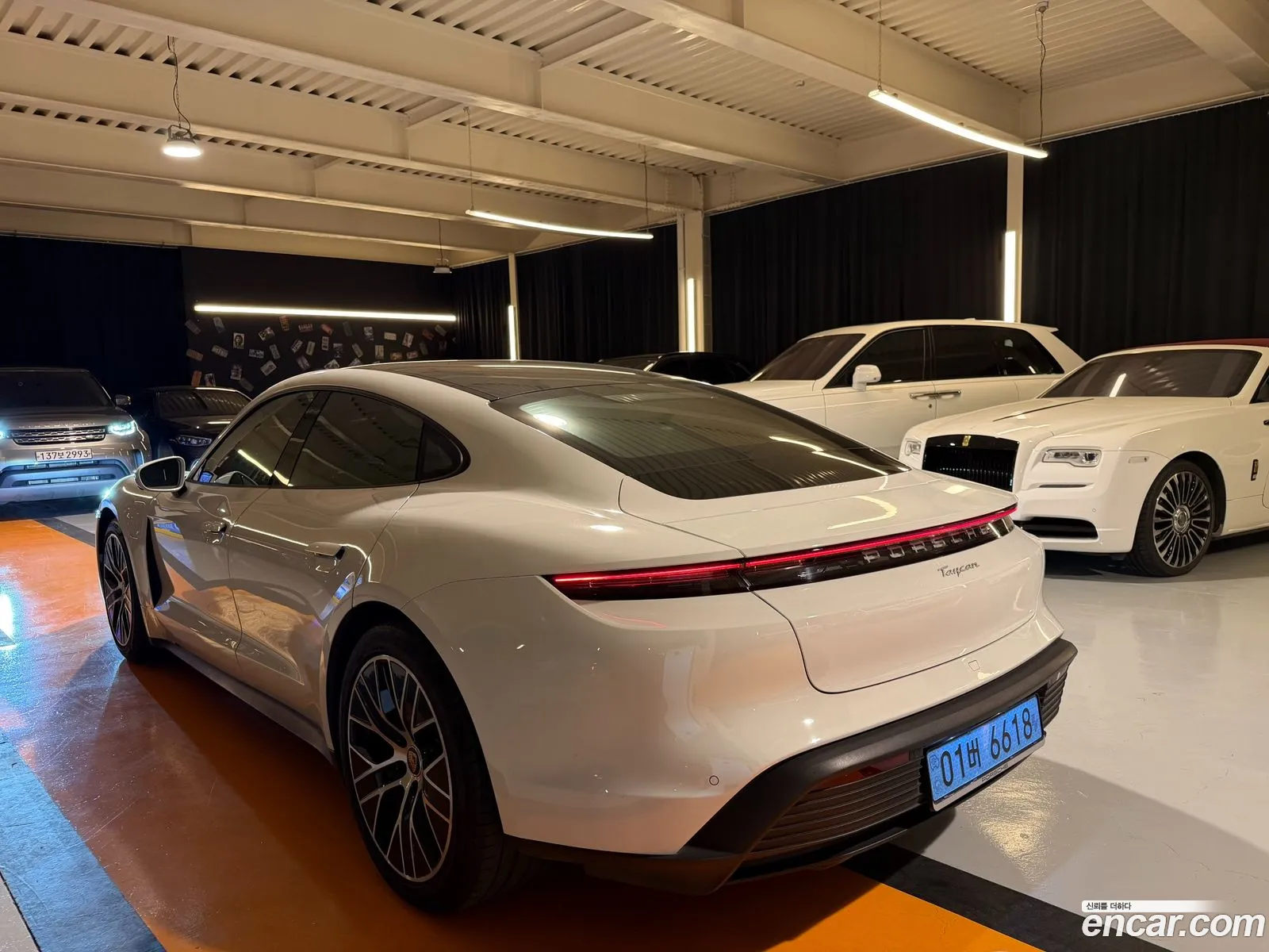 Porsche Taycan 2023 — 17