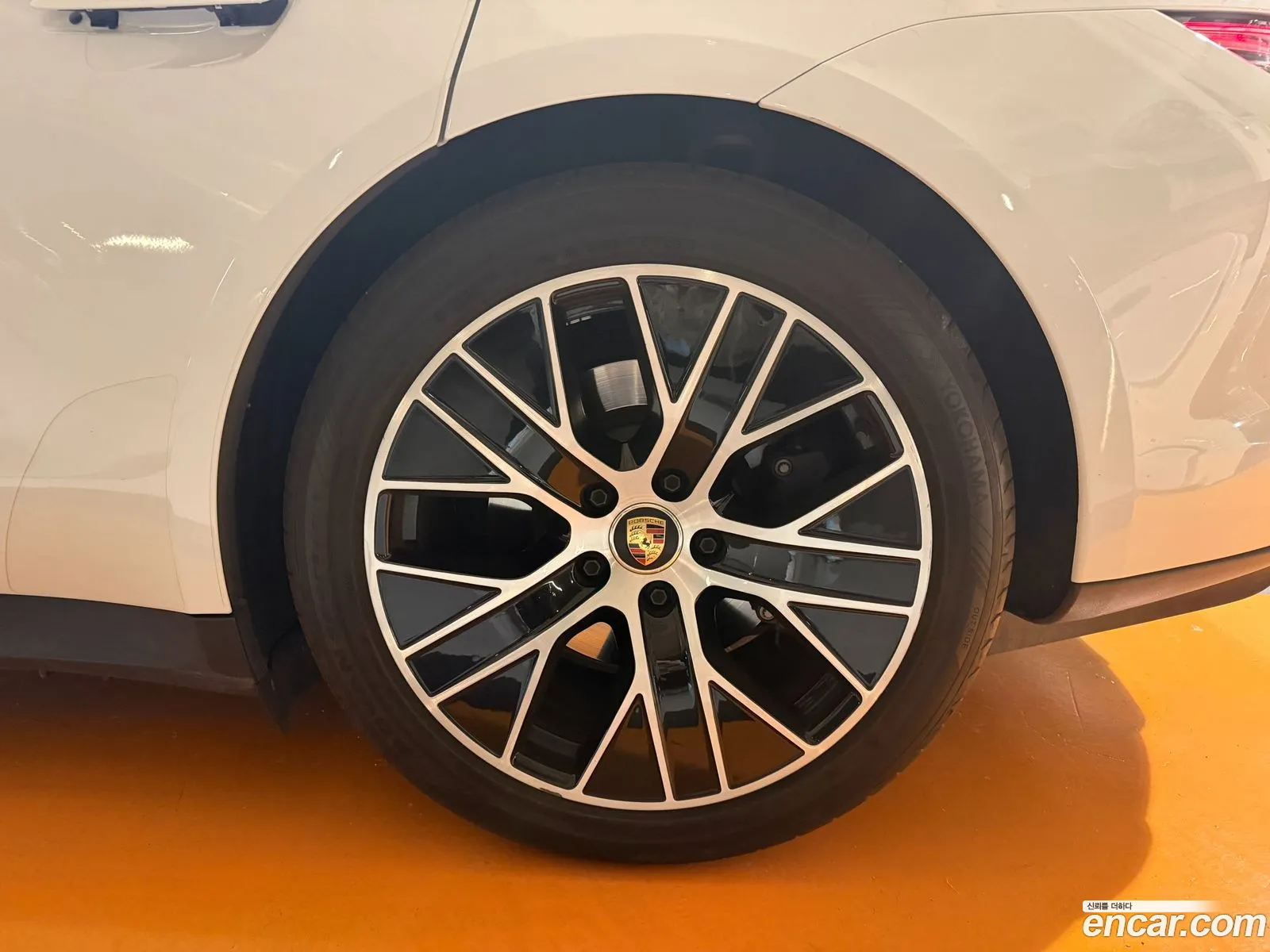 Porsche Taycan 2023 — 16