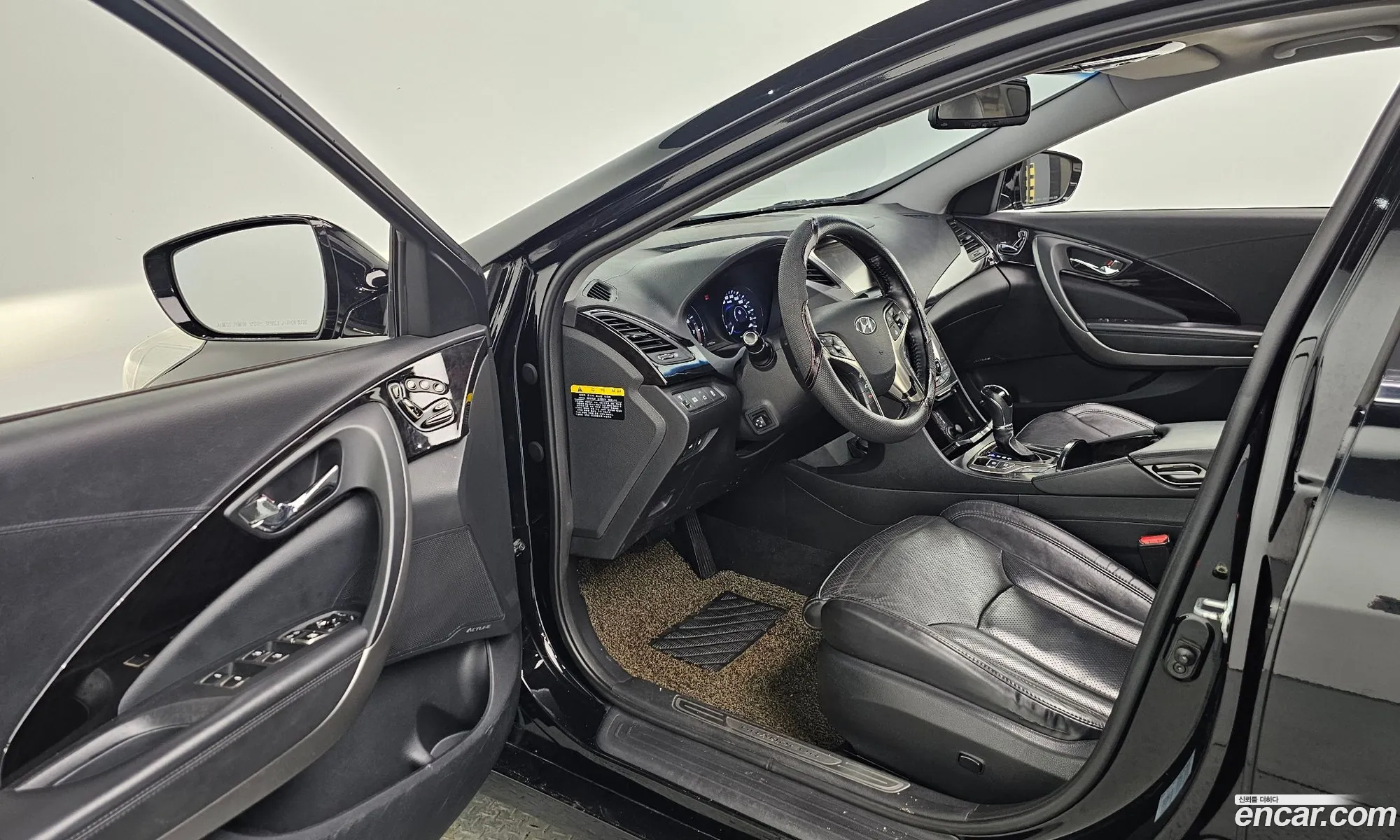 Hyundai Grandeur HG 2012 — 17