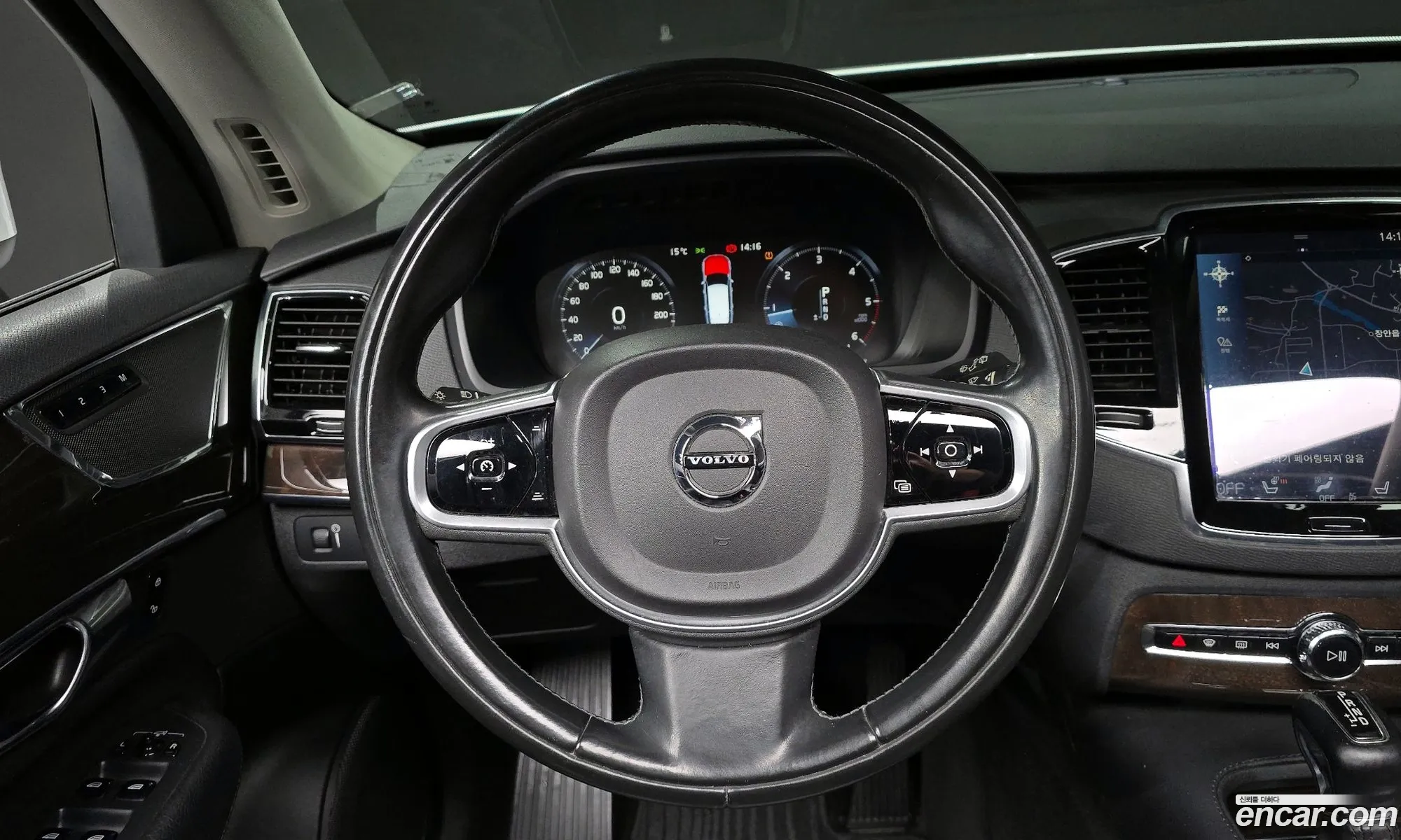 Volvo XC90 2017 YV1LF68BCH1132364 — 13