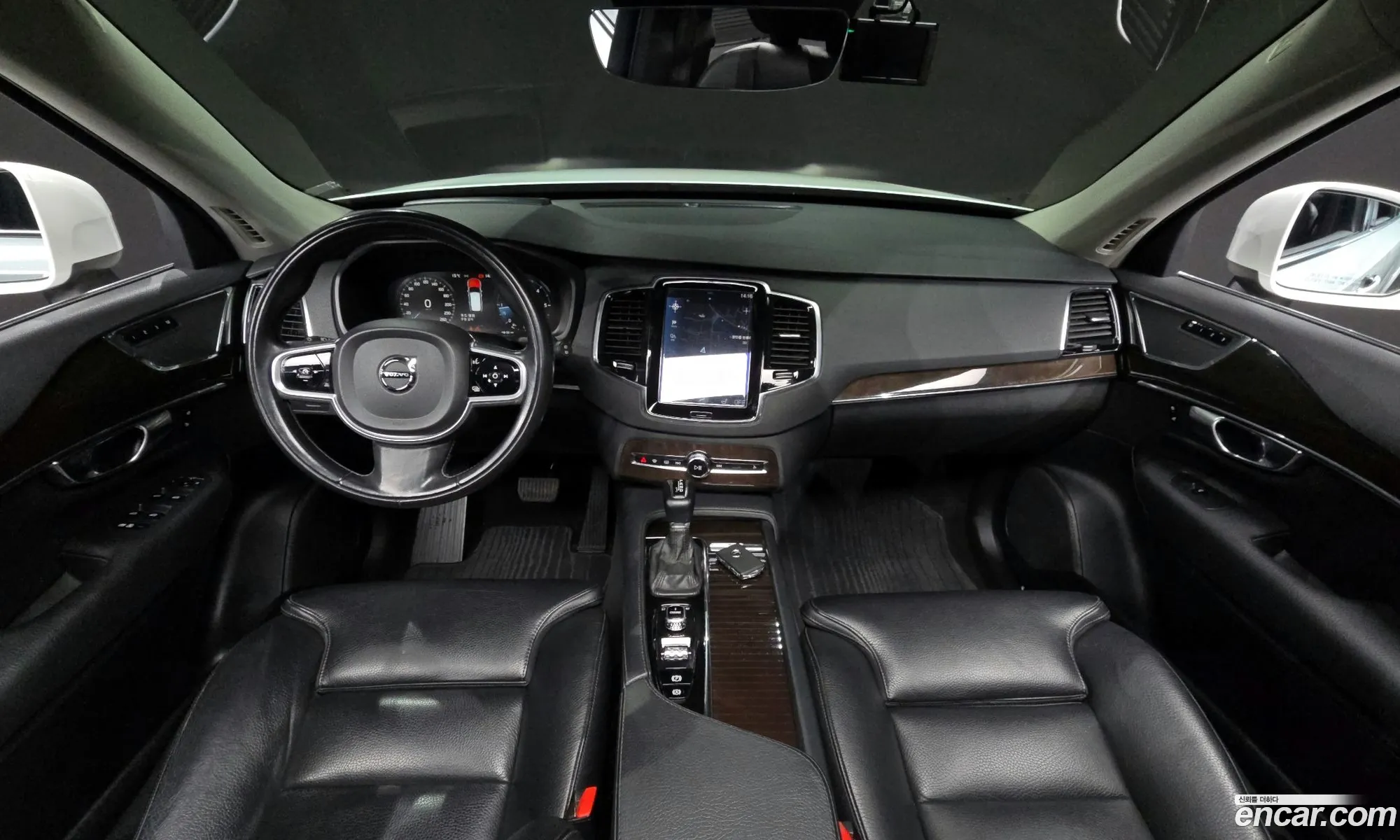 Volvo XC90 2017 YV1LF68BCH1132364 — 9