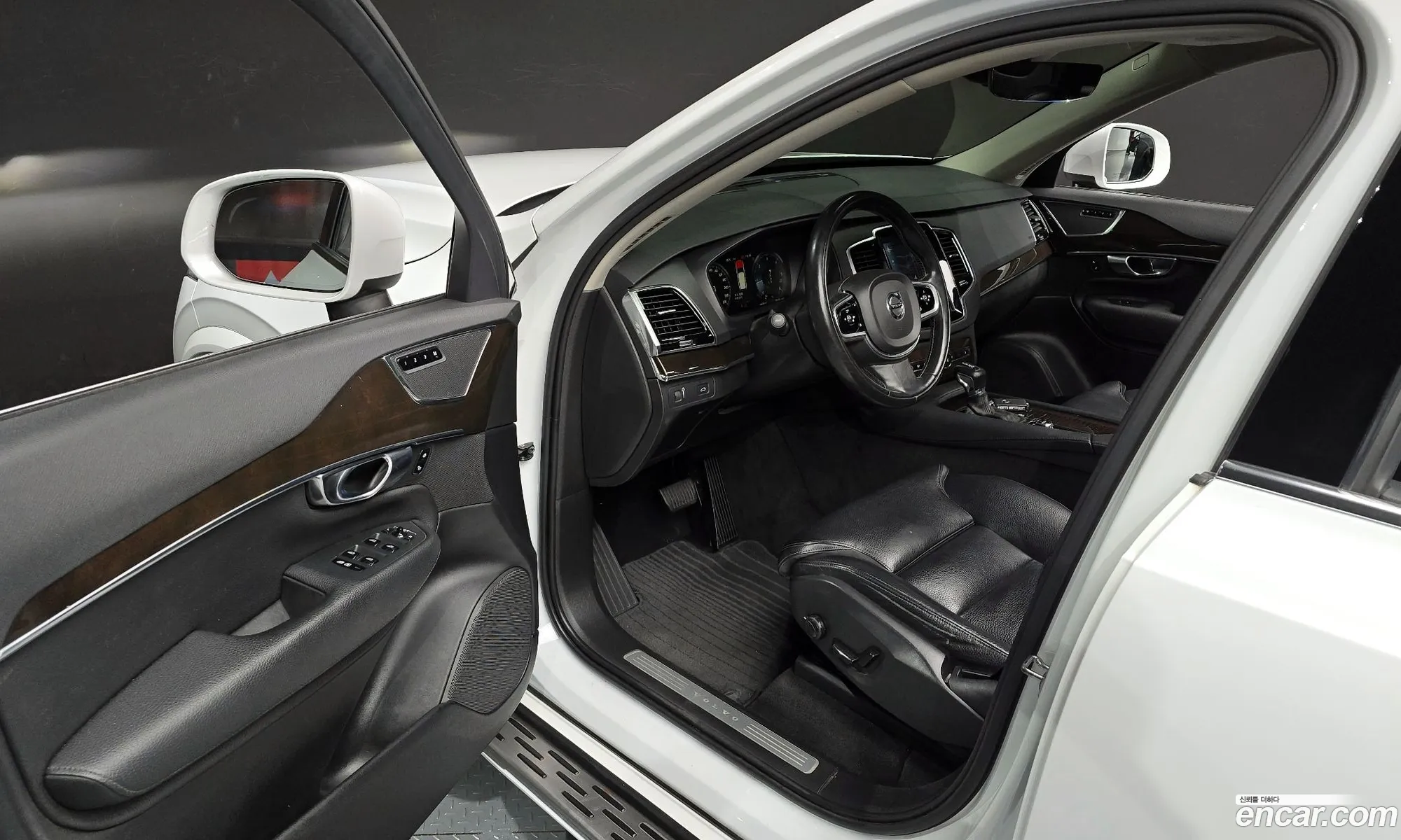 Volvo XC90 2017 YV1LF68BCH1132364 — 10